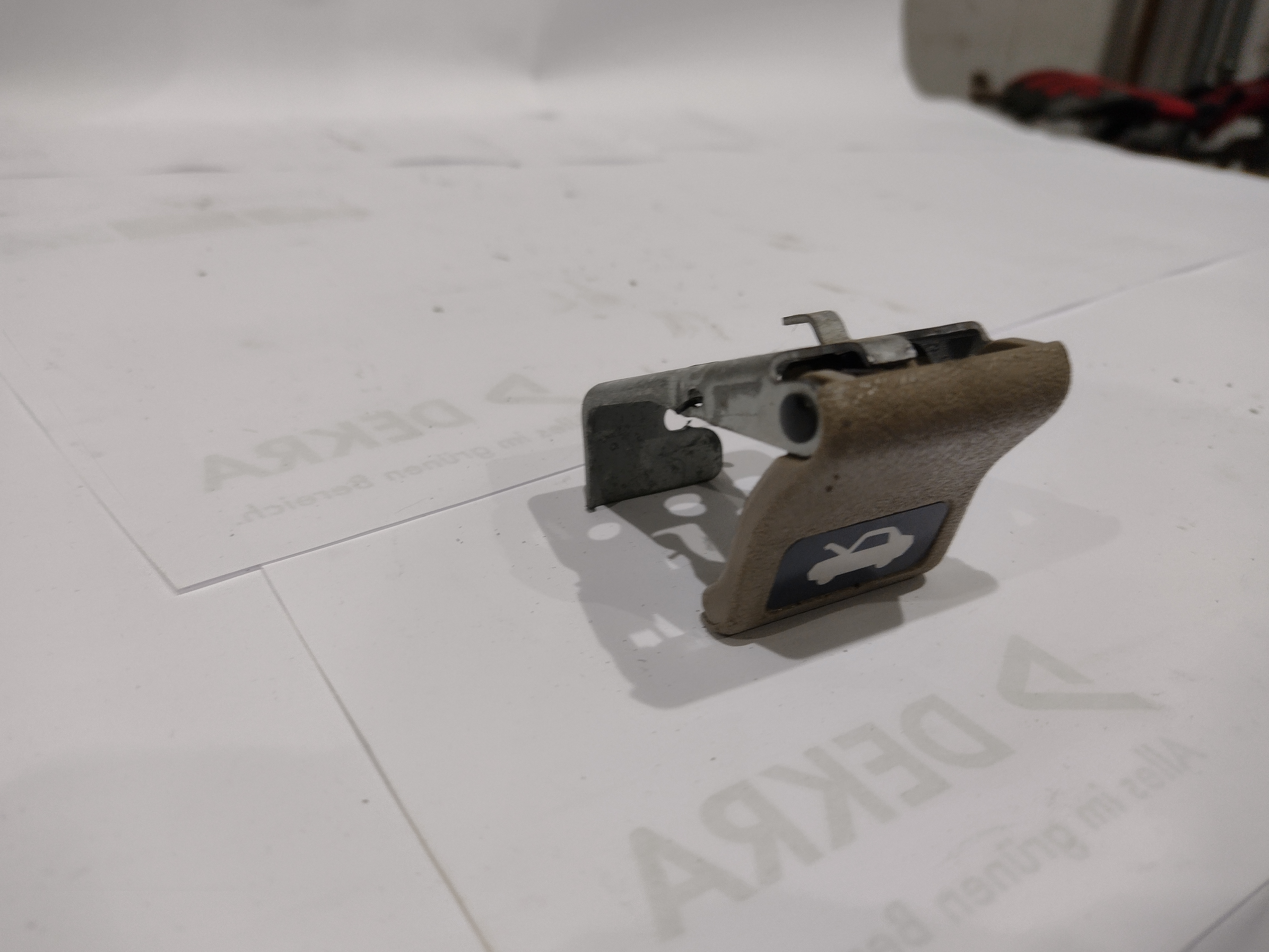 Griff  Motorhaubenentriegelung   für Subaru Outback H6 Legacy BE BH