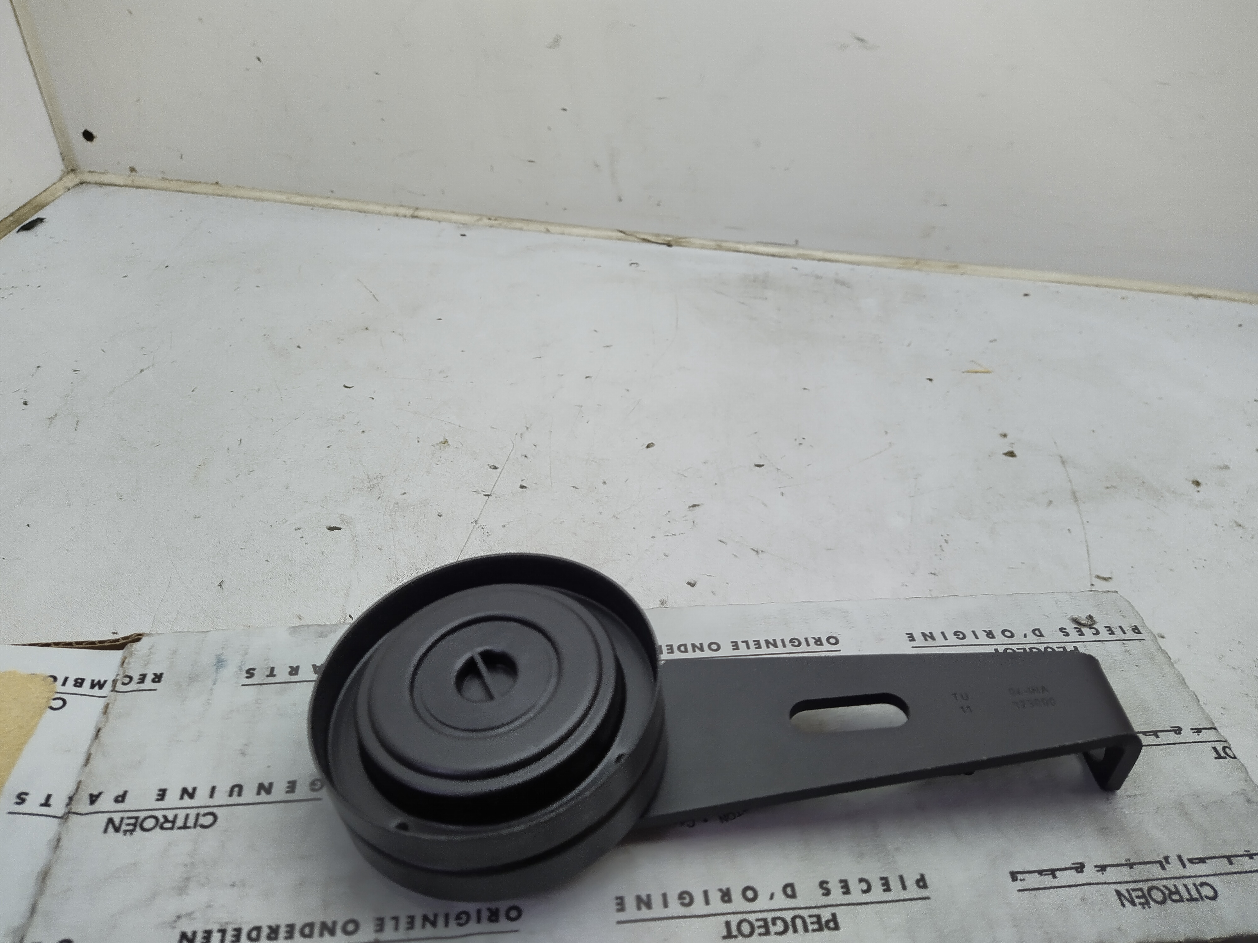 Citroen / Peugeot Spannrolle 85mm für Keilrippenriemen 575138 NEU NOS NEW