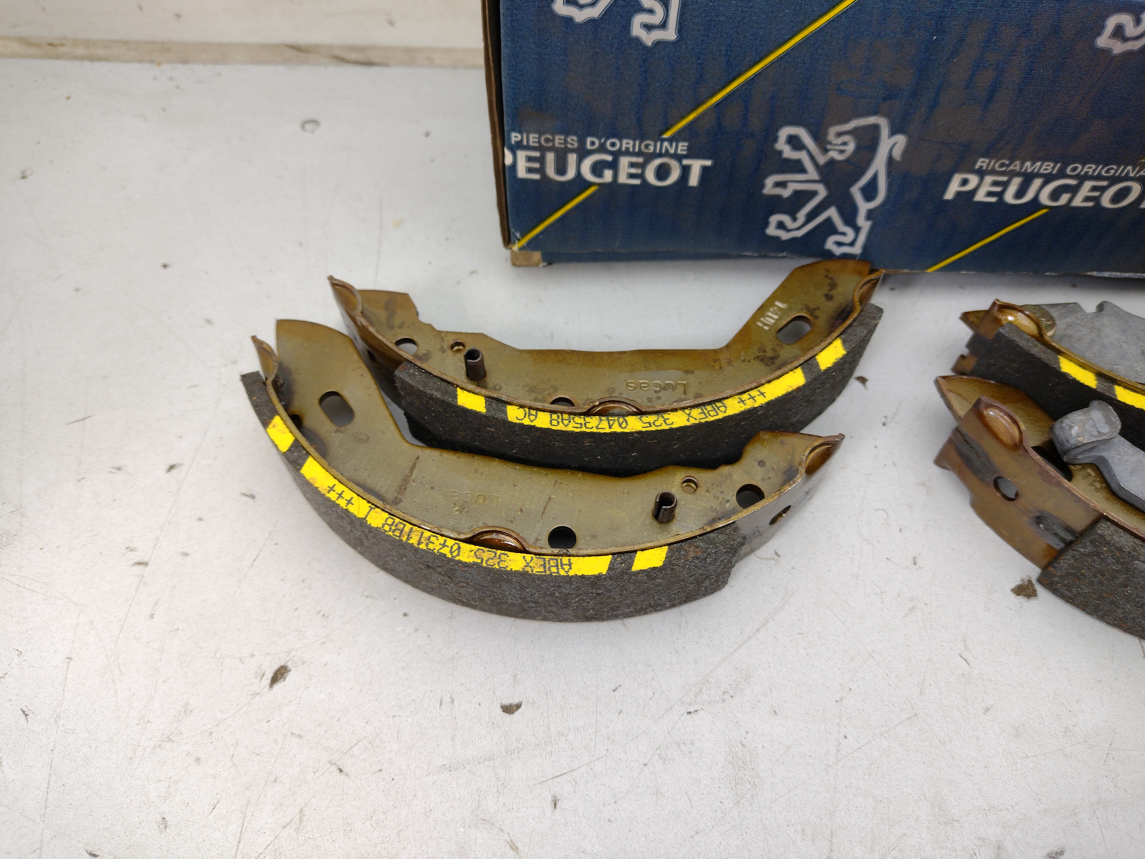 Peugeot / Citroen Bremsbacken 424172 NOS NEW