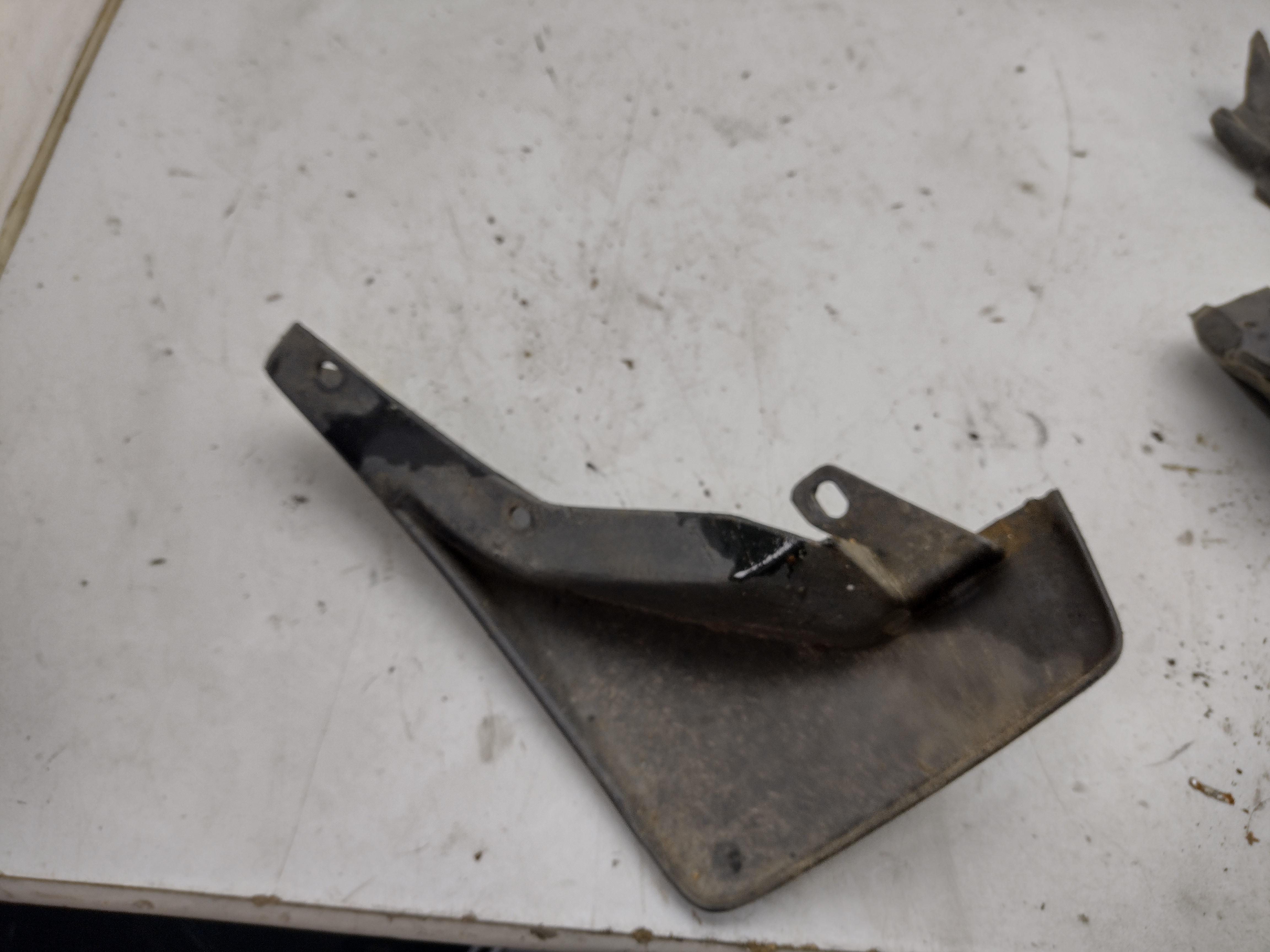 Mudflap Schmutzfänger Rechts für Subaru Justy KAD