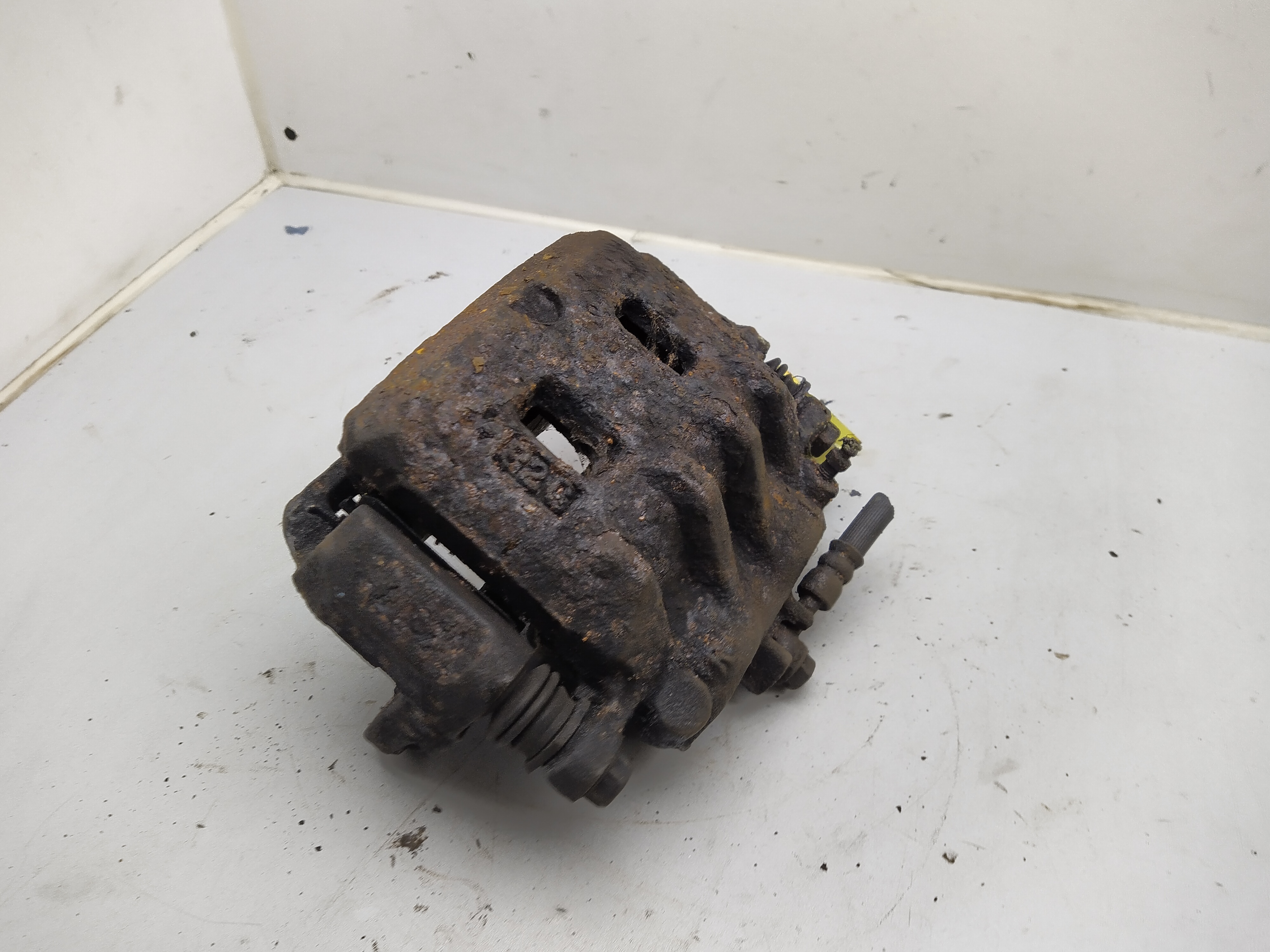 2 Kolben Bremssattel mit Halter vorne links SUBARU LEGACY 3 BE BH 2.5l 3.0l Turbo
