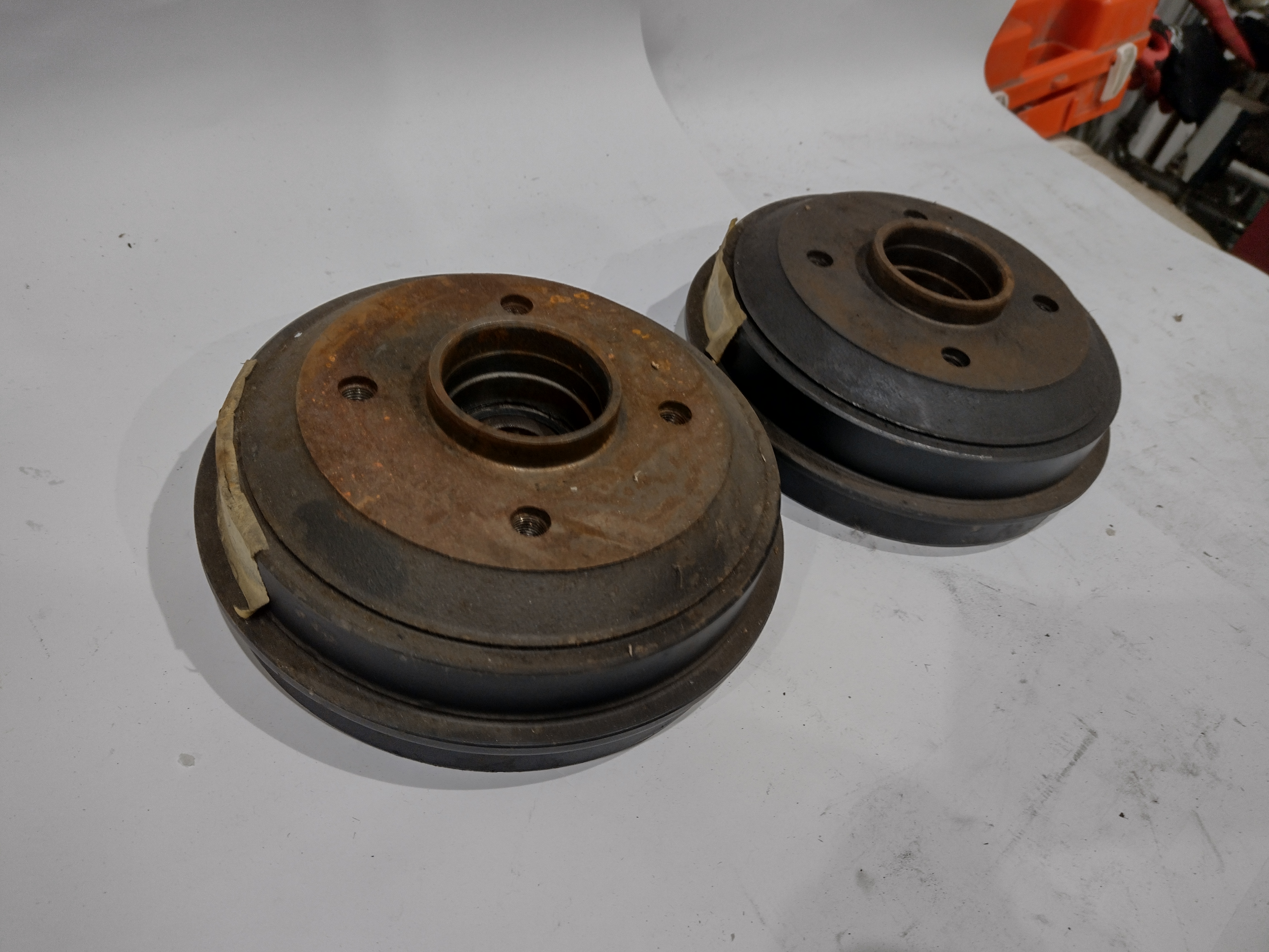 Peugeot / Citroen Satz Bremstrommel (Bendix/Bosch/Girling) 424732 NEU NOS NEW