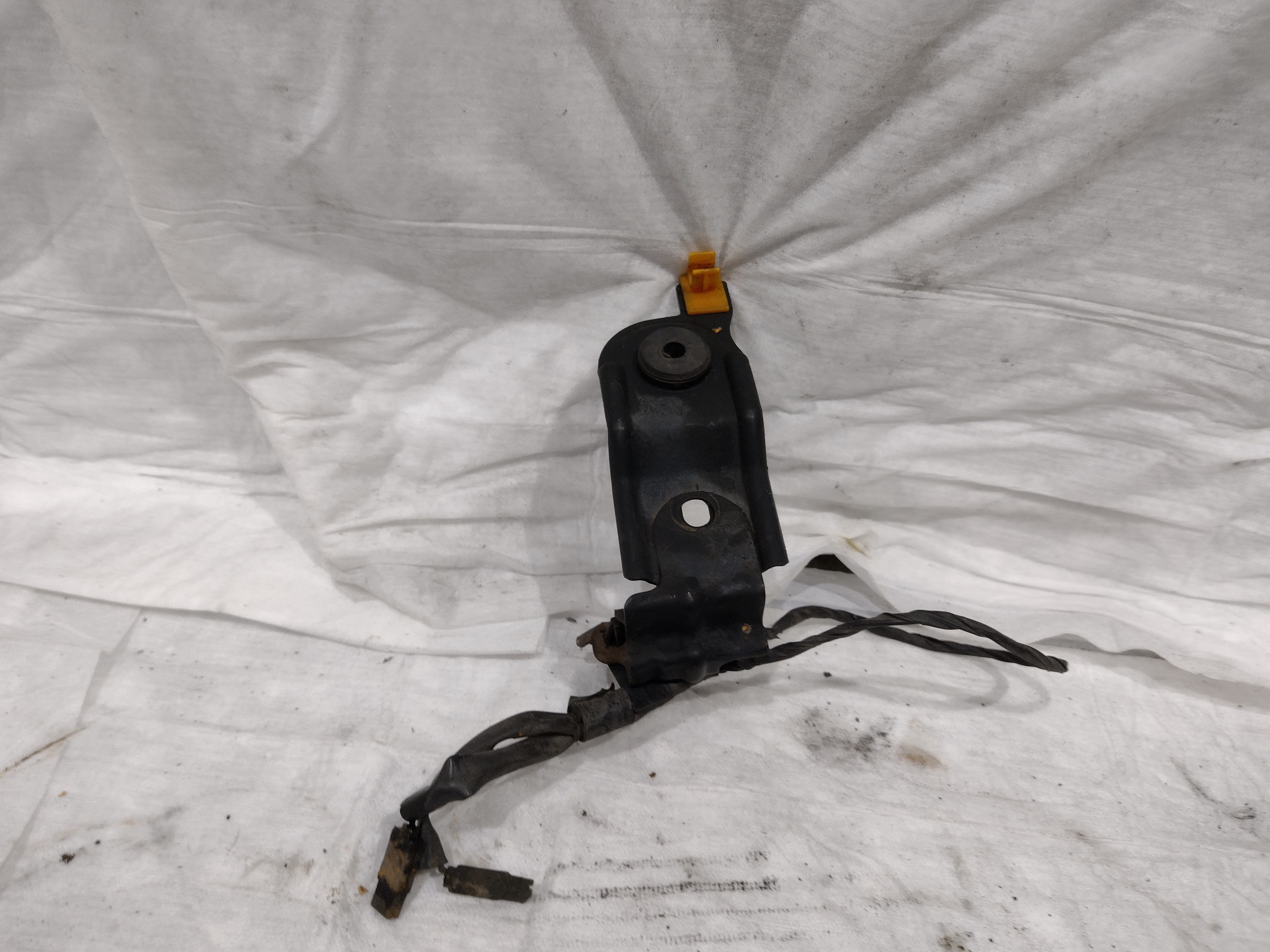 Kühlerschalter Haubenstabhalter links für Subaru Outback H6 BE BH