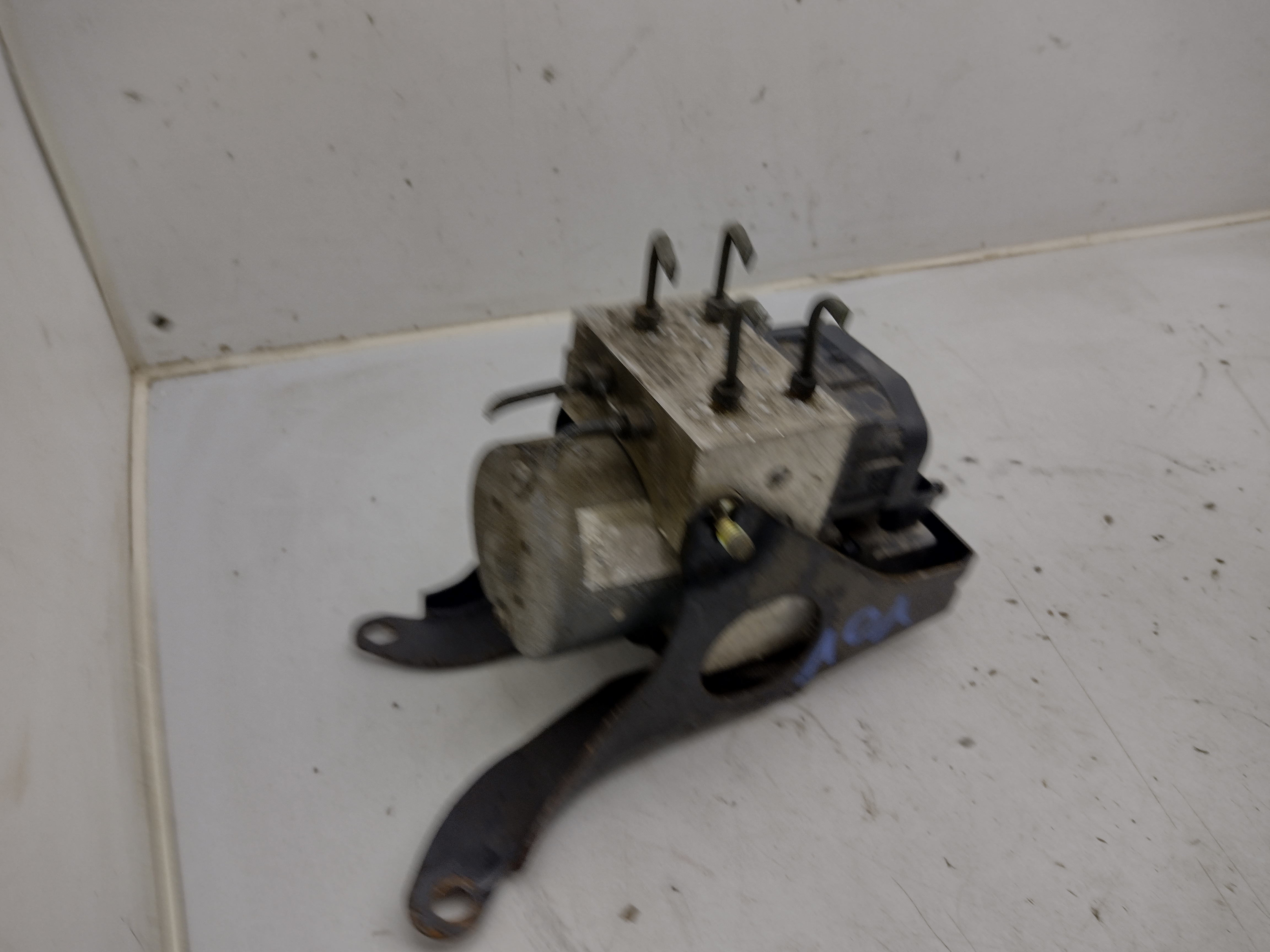 ABS Block von Subaru Impreza 2 GD GG Newage 27534FE030