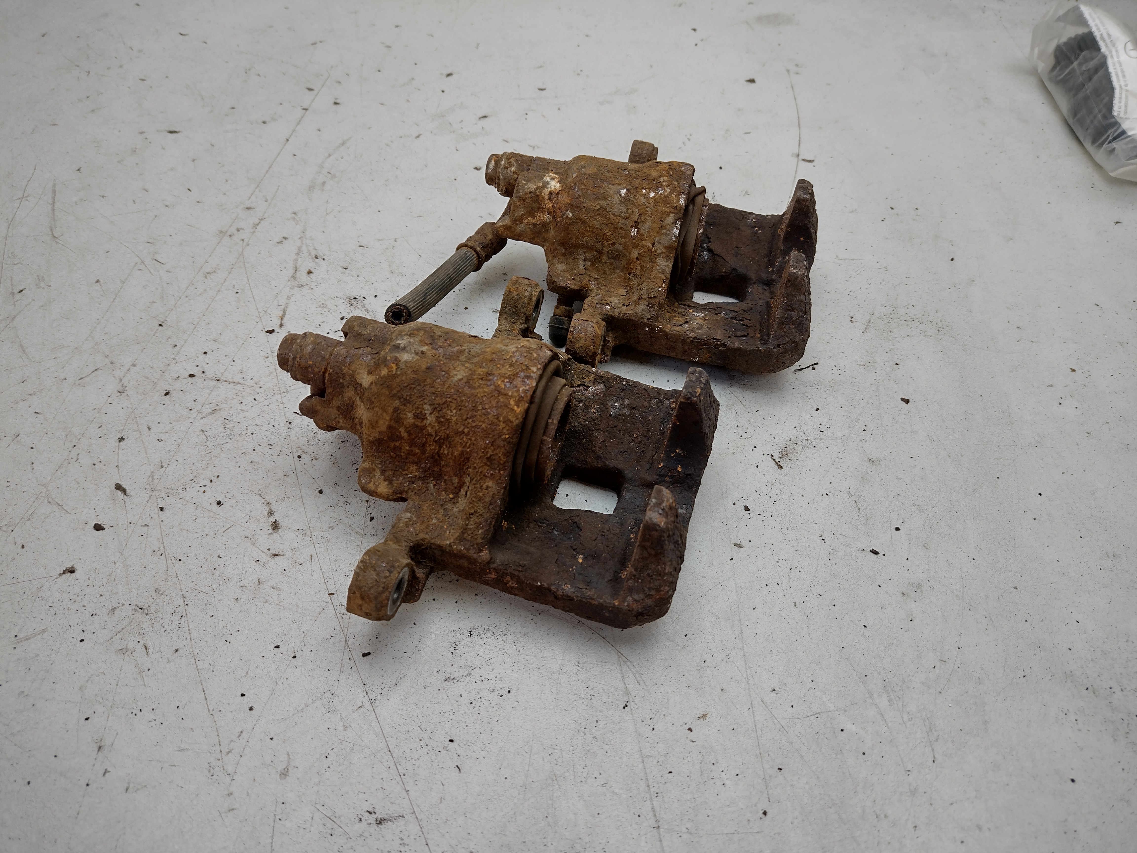 Paar Bremssättel Bremszangen hinten von Subaru Impreza 2 GD GG Newage 
