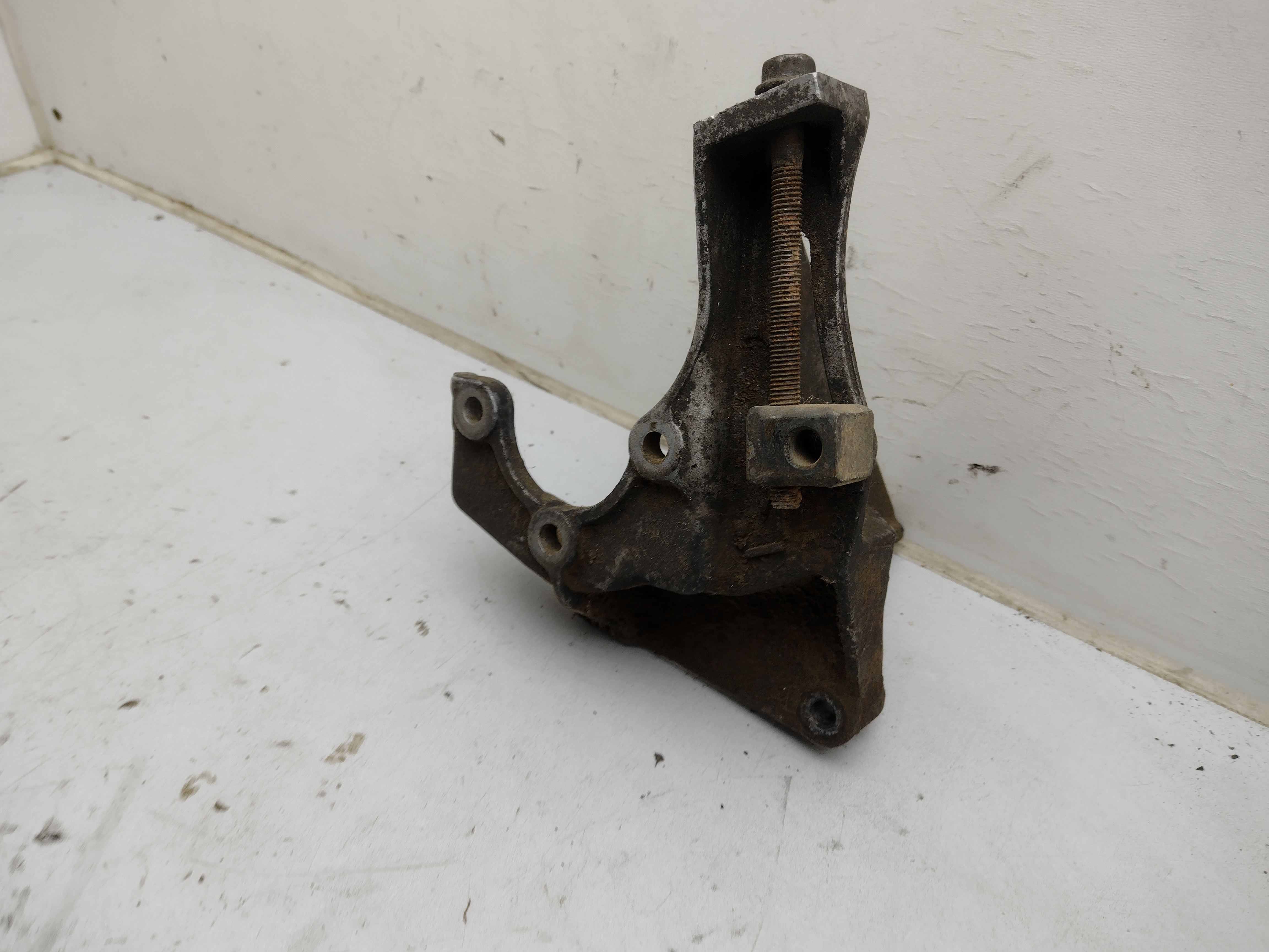 Halter Servopumpe + Keilriemenspanner für Subaru Impreza GC GF 93-00