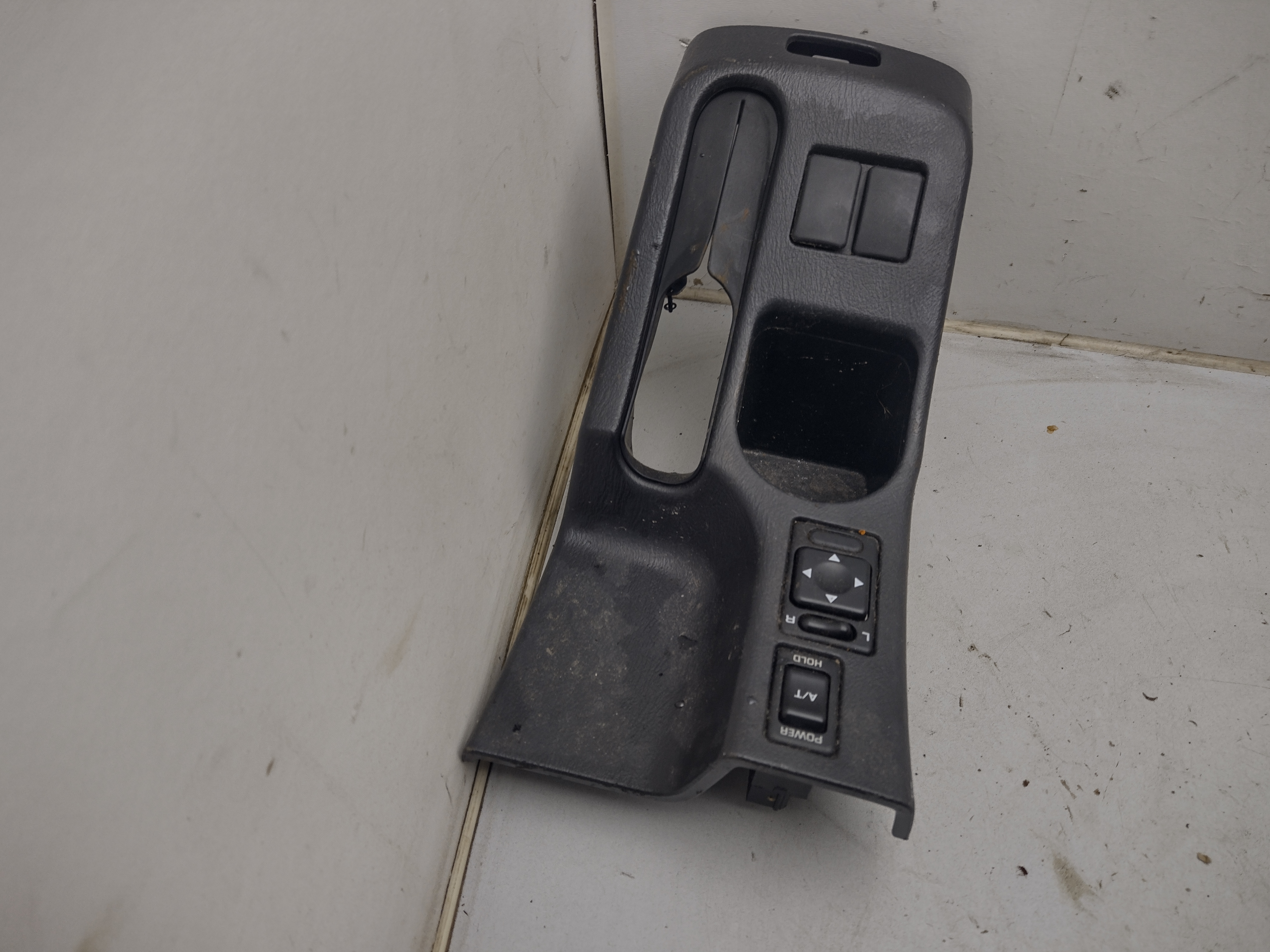 Mittelkonsole mit Spiegelverstellung von Subaru Impreza GD GG Newage Bugeye