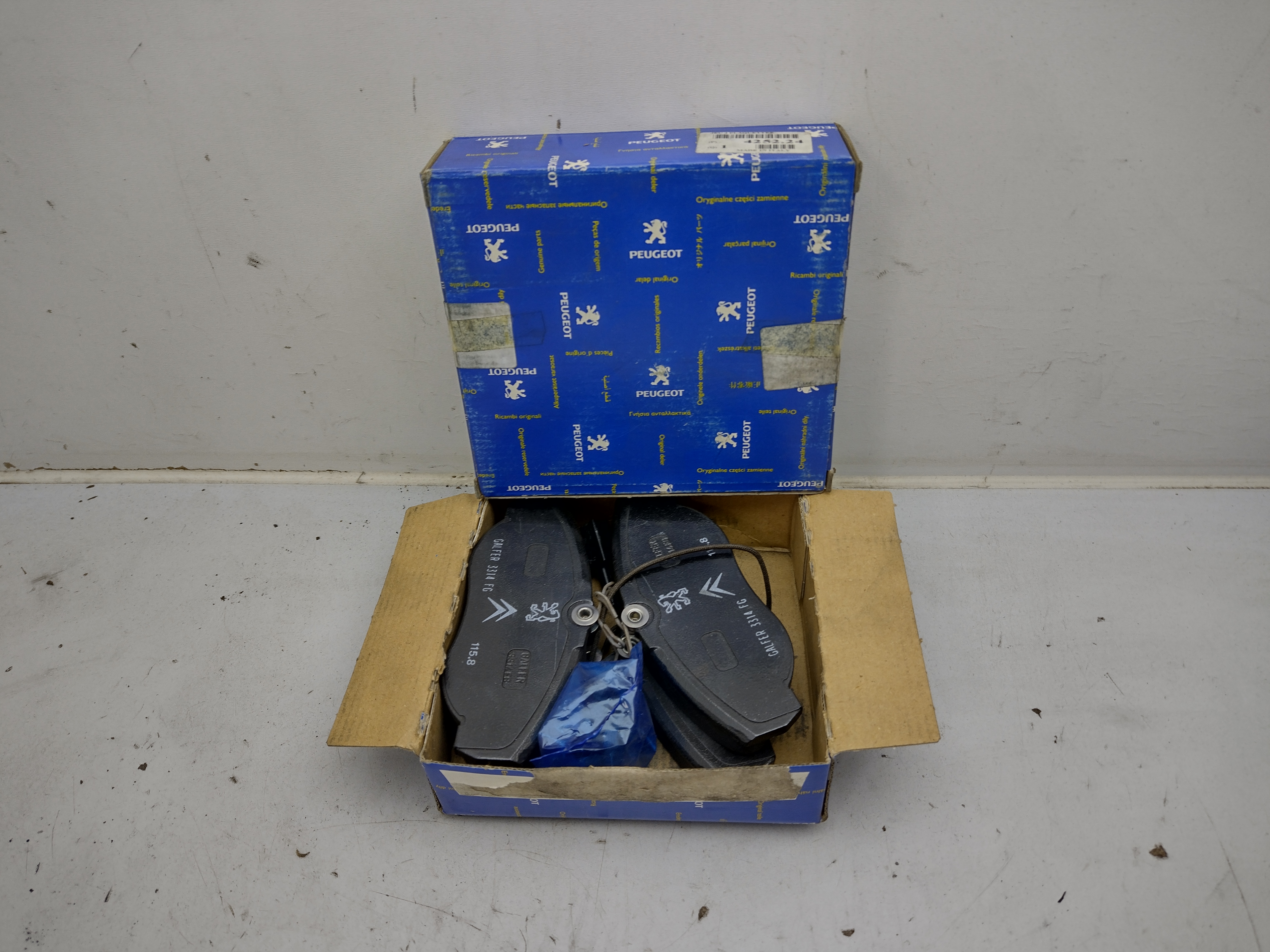 Fiat Ducato Peugeot Boxer Bremsbeläge vorne 425224 NOS NEW OEM