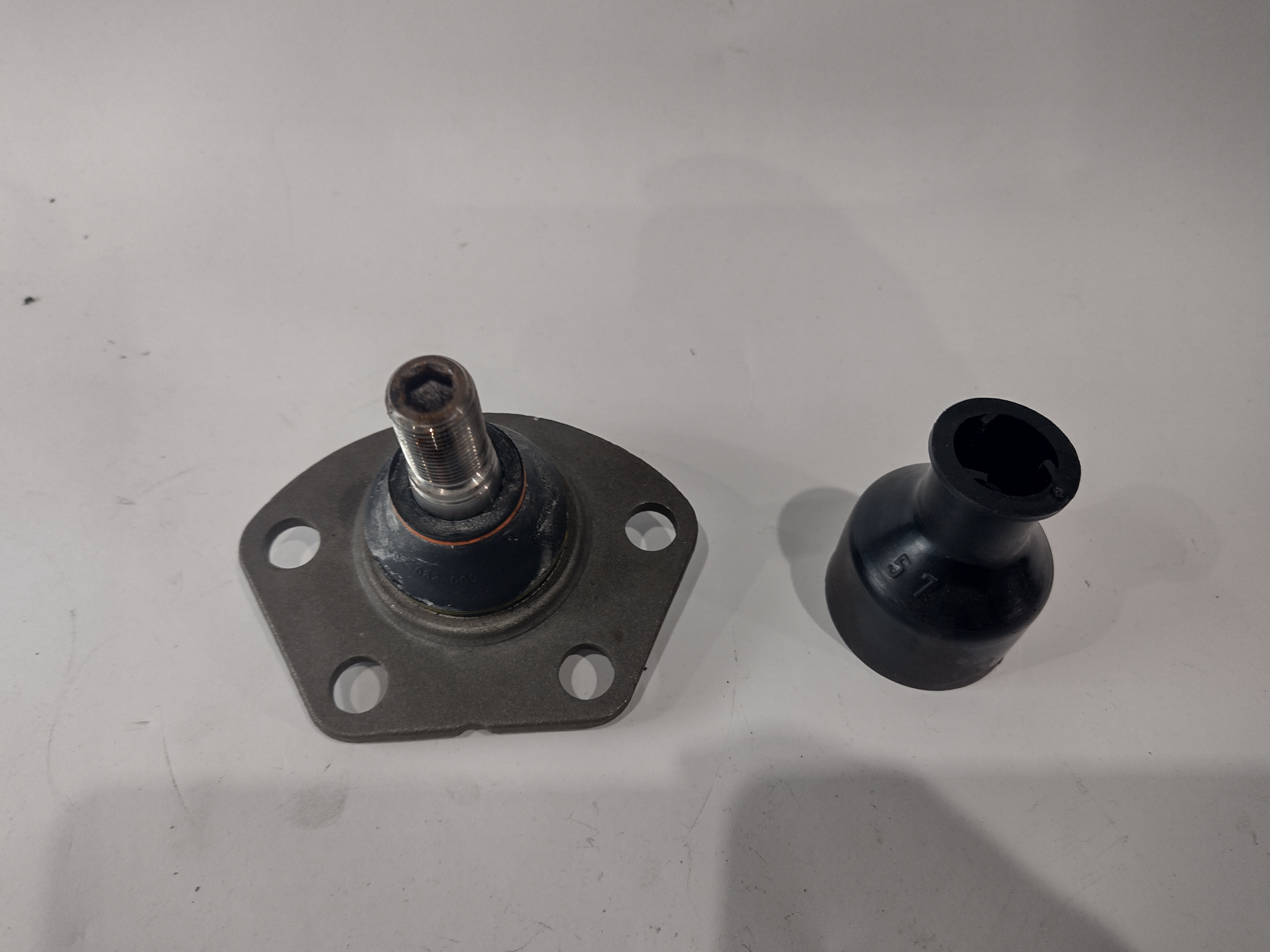Peugeot Boxer / Citroen Jumper Traggelenk 364055 NEU NOS NEW 