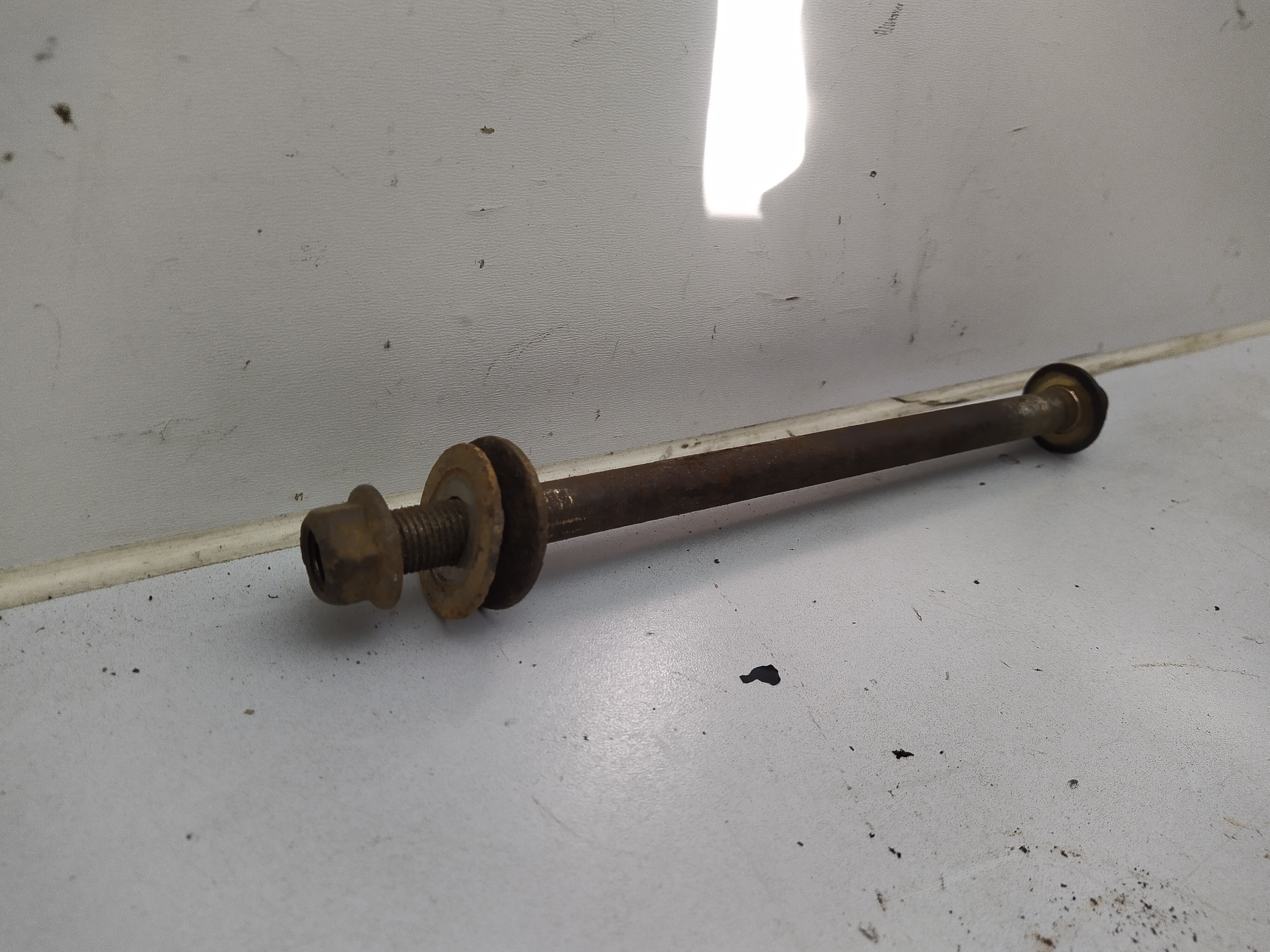 Lange Querlenkerschraube hinten für Subaru Impreza / Legacy / Forester