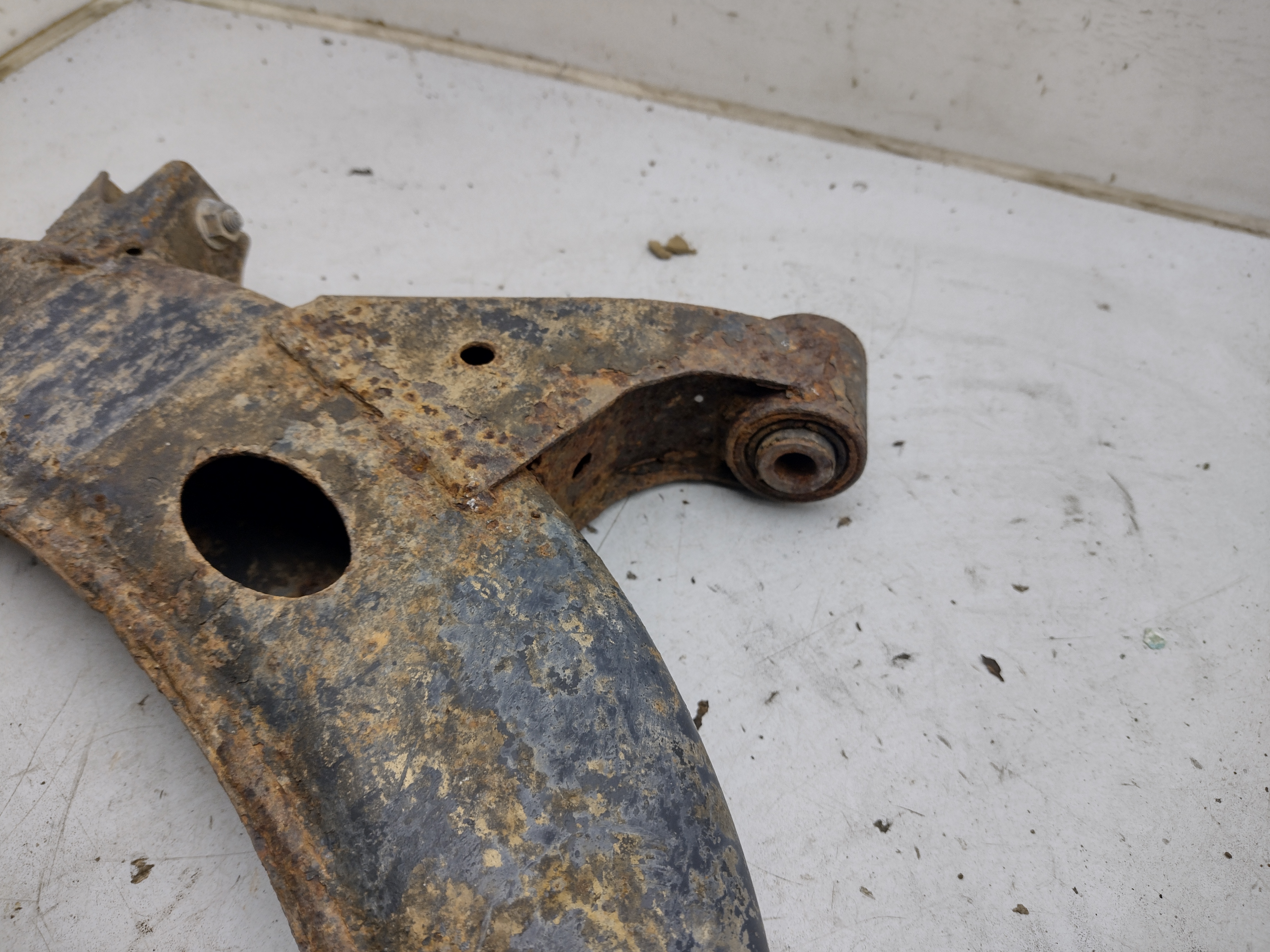 Querlenker vorne rechts für Subaru Legacy 1 BC BJF 89-94