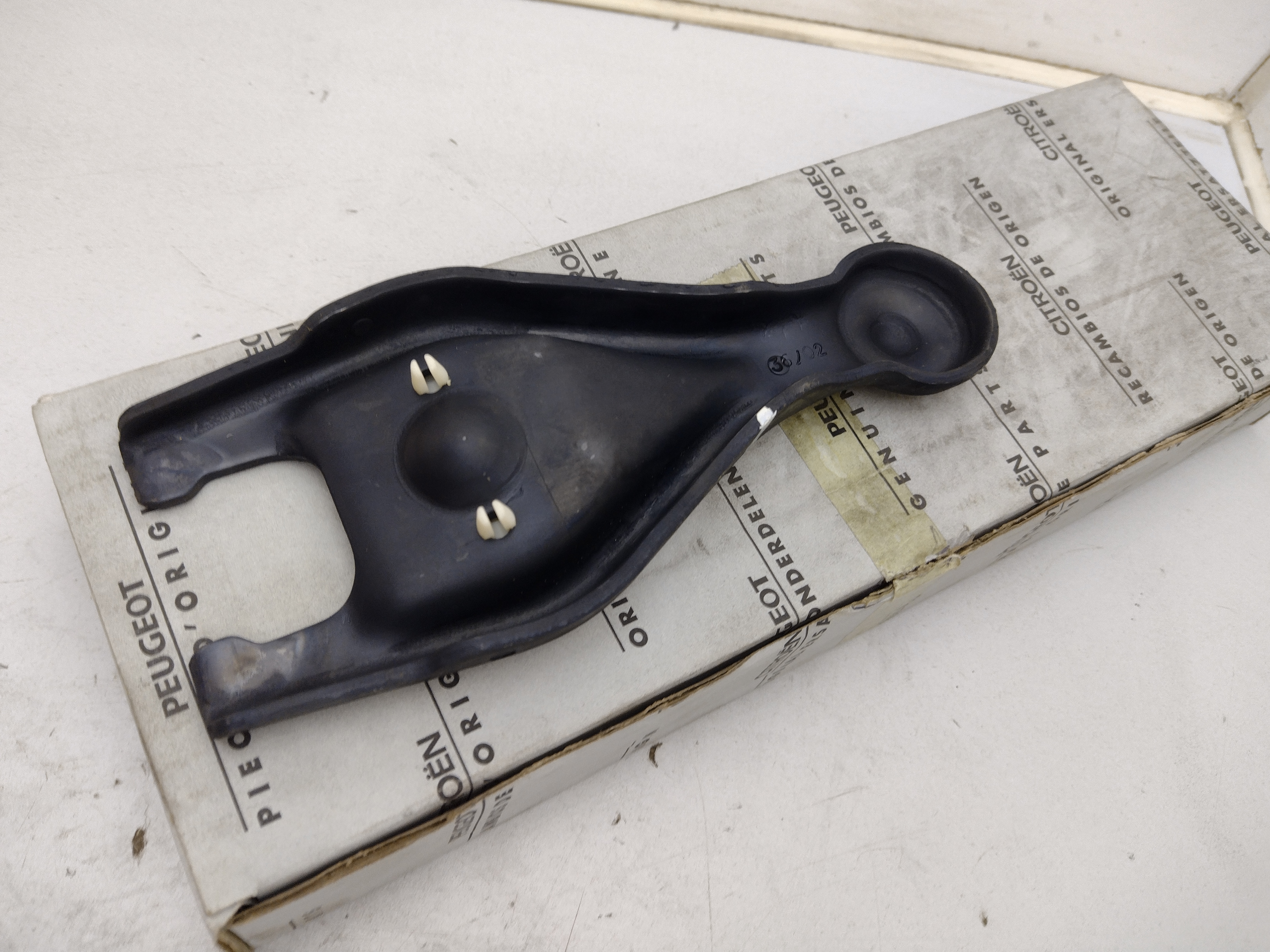 Peugeot / Citroen KUPPLUNG AUSRÜCKGABEL 211757 NOS NEW OEM