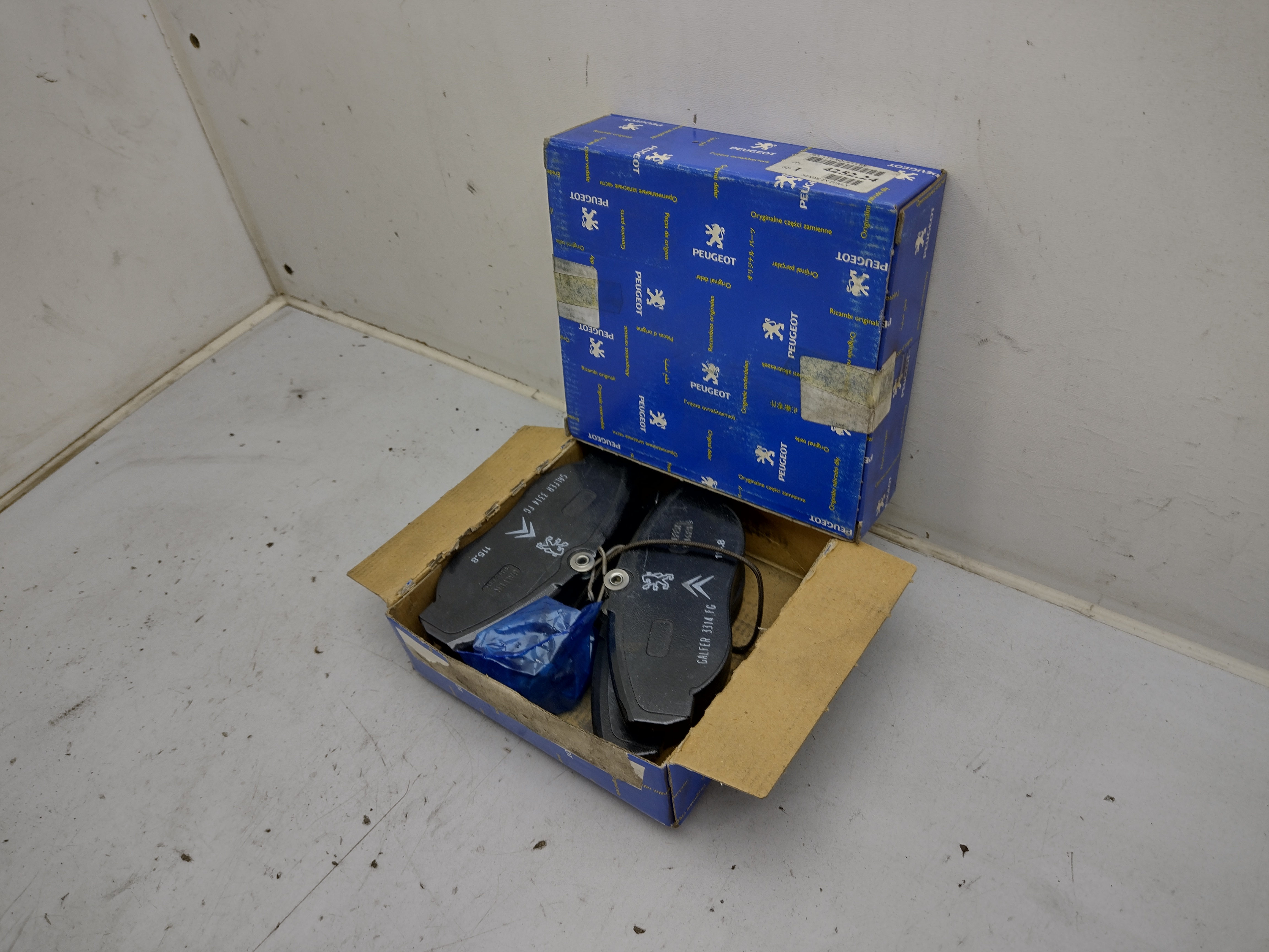 Fiat Ducato Peugeot Boxer Bremsbeläge vorne 425224 NOS NEW OEM