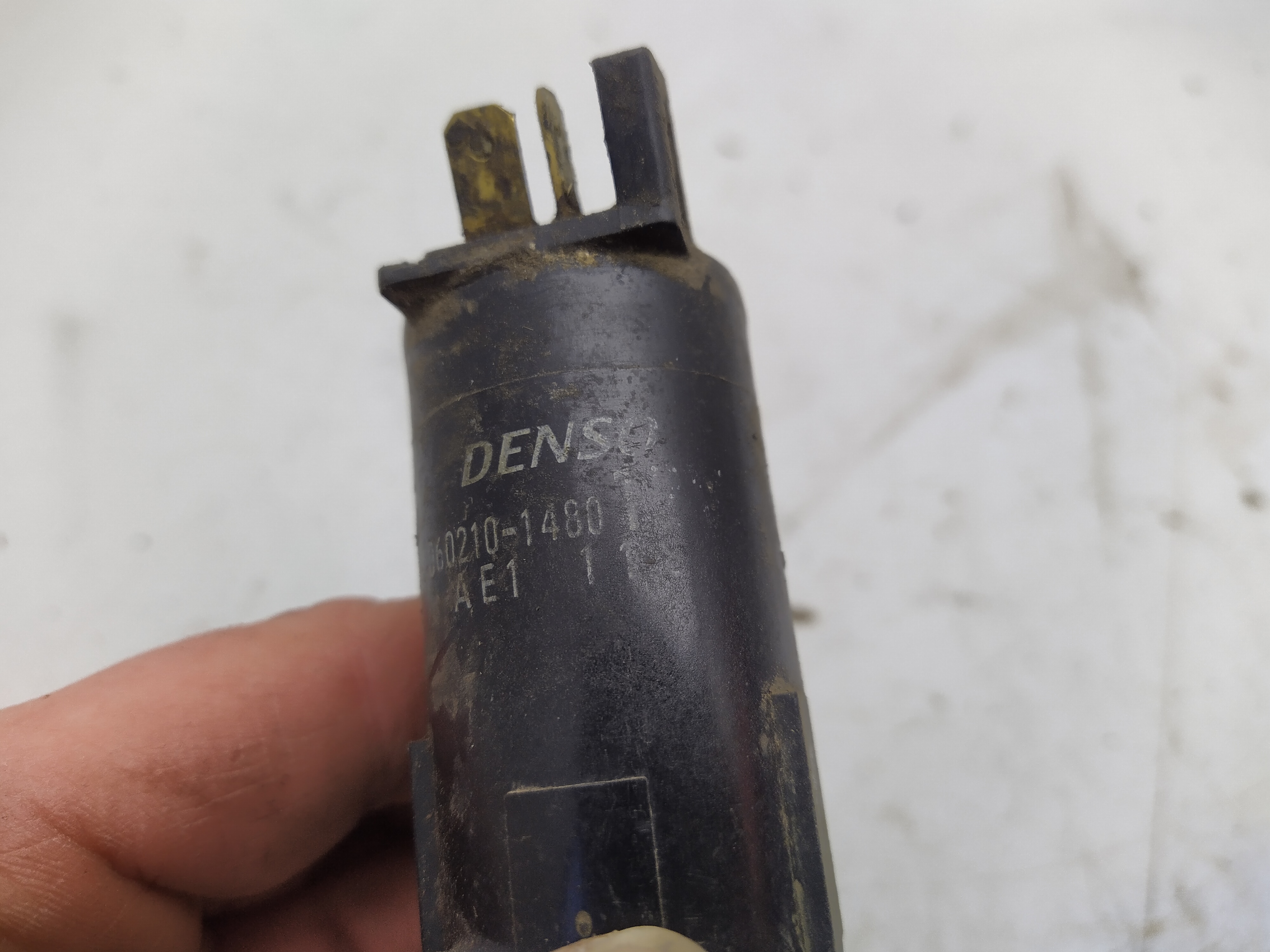 Spritzwasserpumpe Denso 060210-1490 passend für Subaru Impreza / Forester / Legacy / Outback