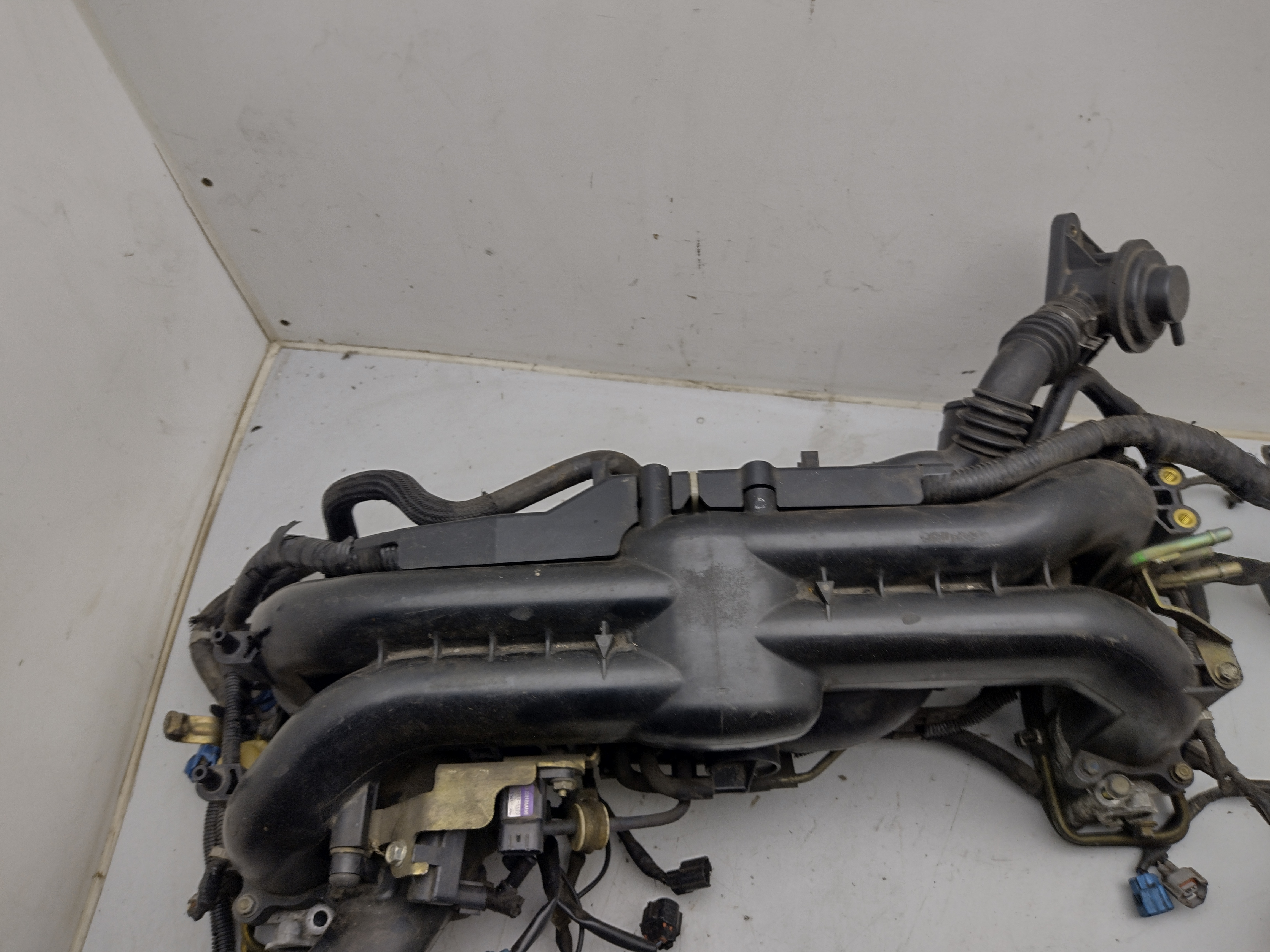 Ansaugbrücke mit Drosselklappe, Inlet pipe, Einspritzdüsen, Kabelbaum von Subaru Legacy Turbo EJ20X