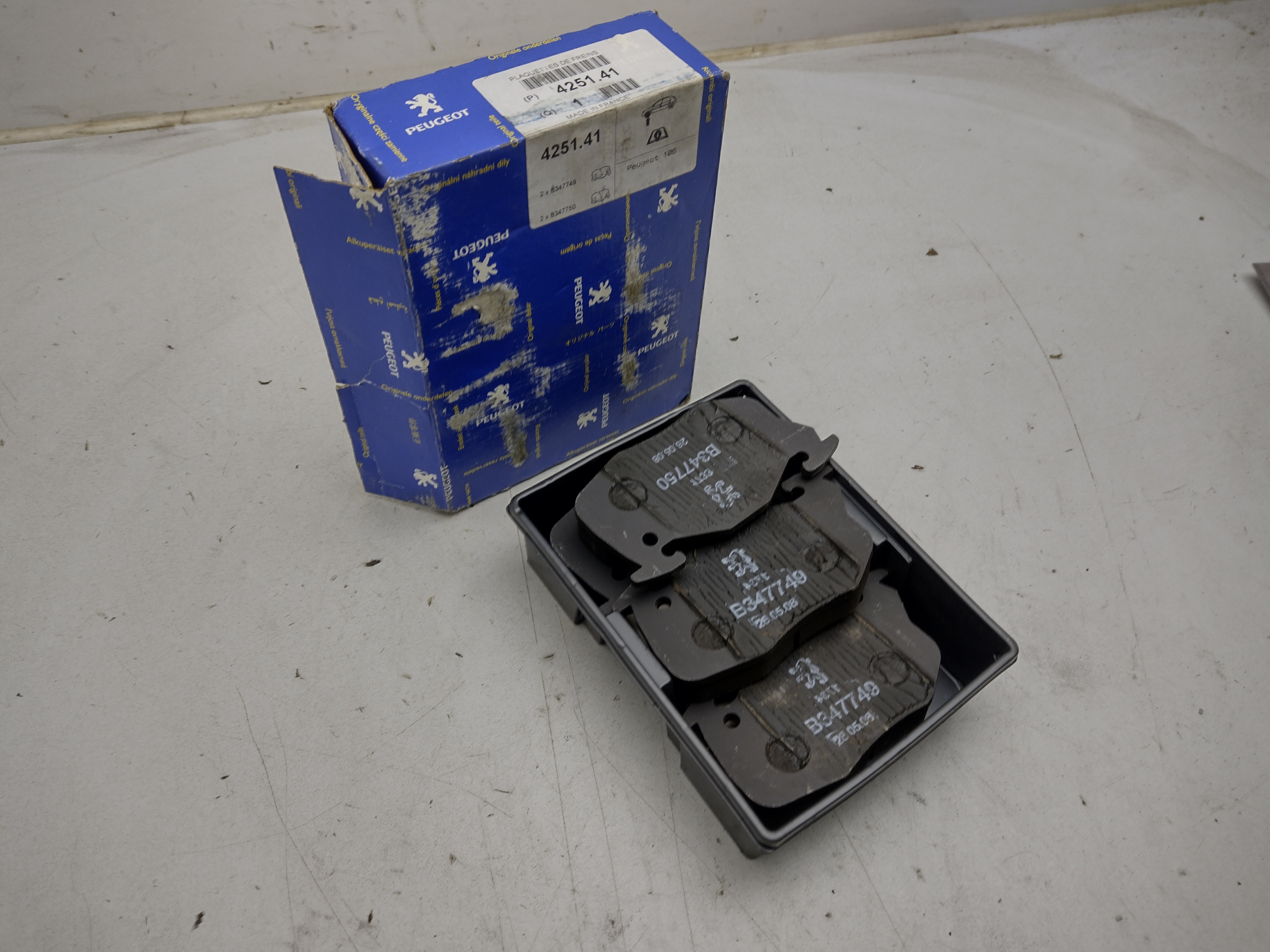 Citroen / Peugeot Satz Bremsbeläge vorne 425141 NEU NOS NEW