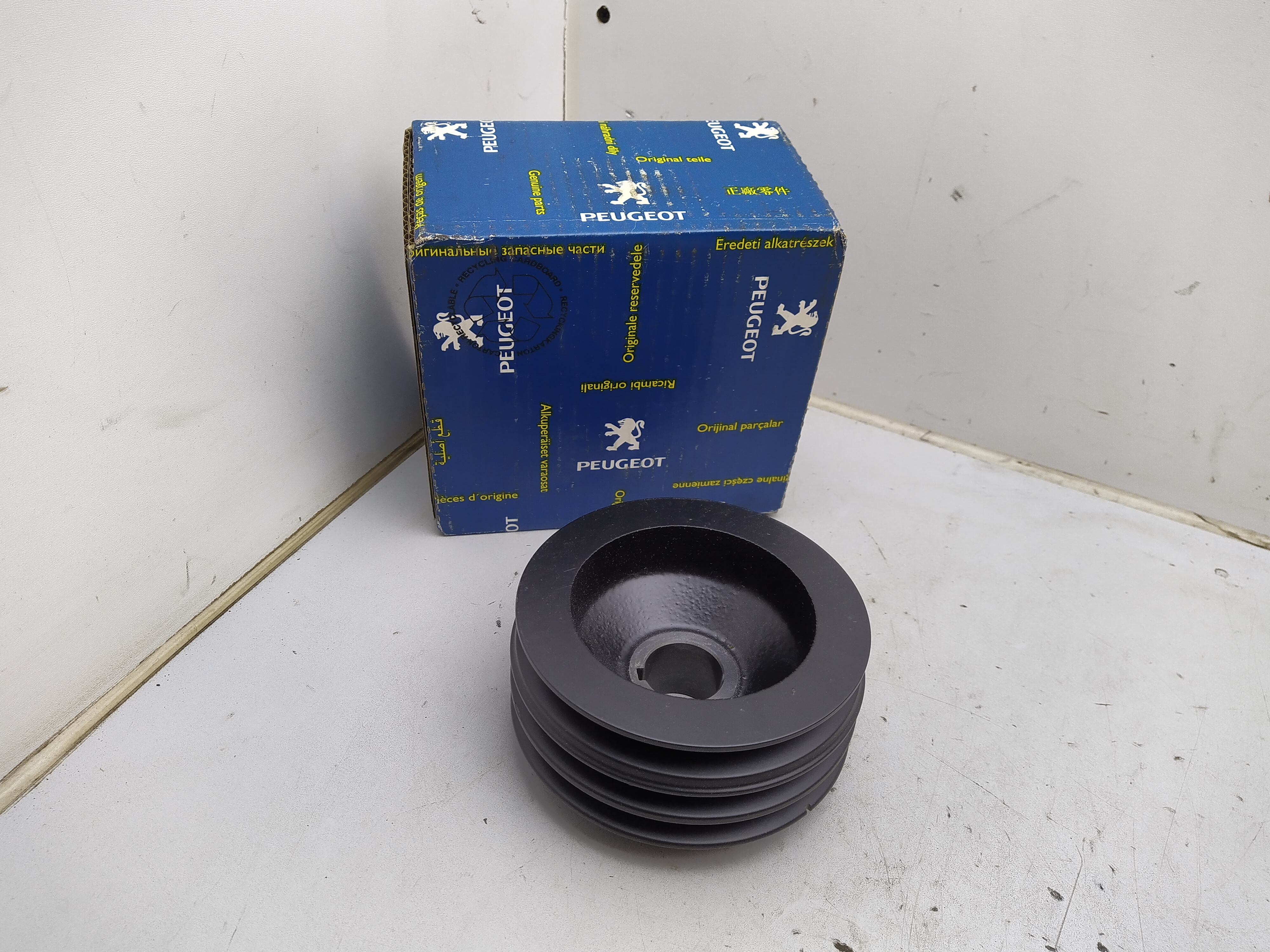 Original Peugeot RIEMENSCHEIBE 051582 NEU NOS NEW