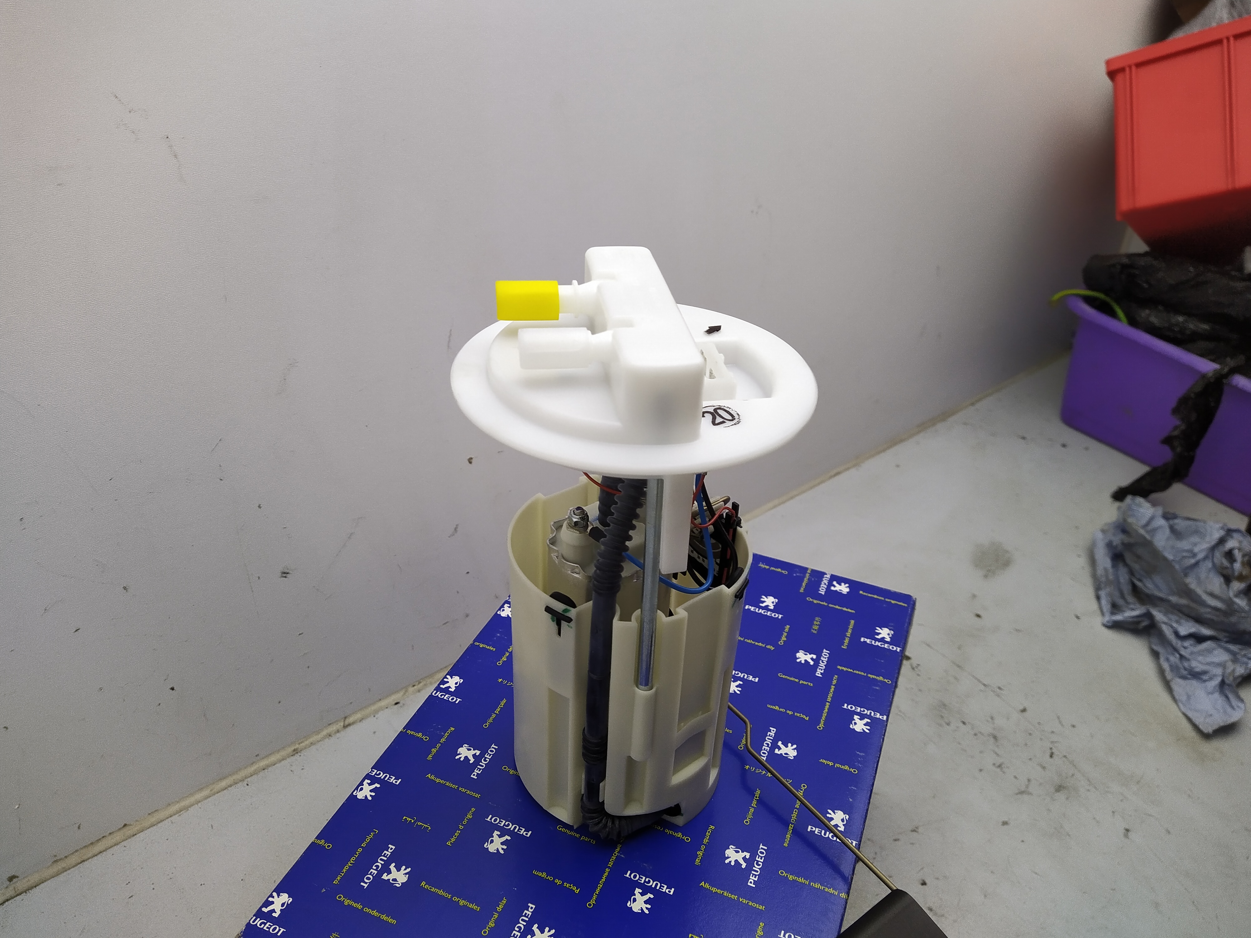 Peugeot 1525Z3 Kraftstoffpumpe mit Geber NEU NOS NEW 