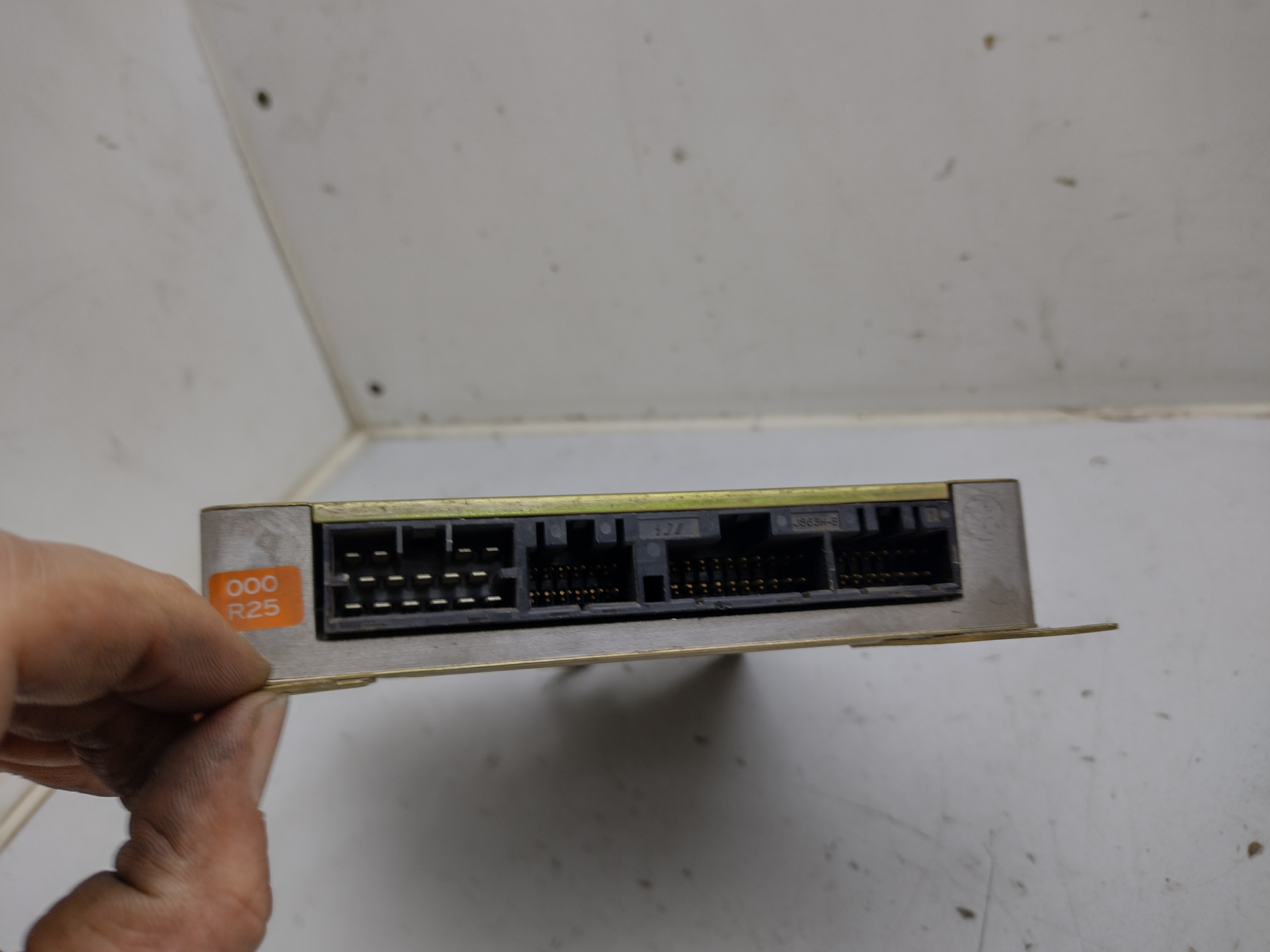 Motorsteuergerät ECU 23 22611A440 für Subaru Leone 2 II