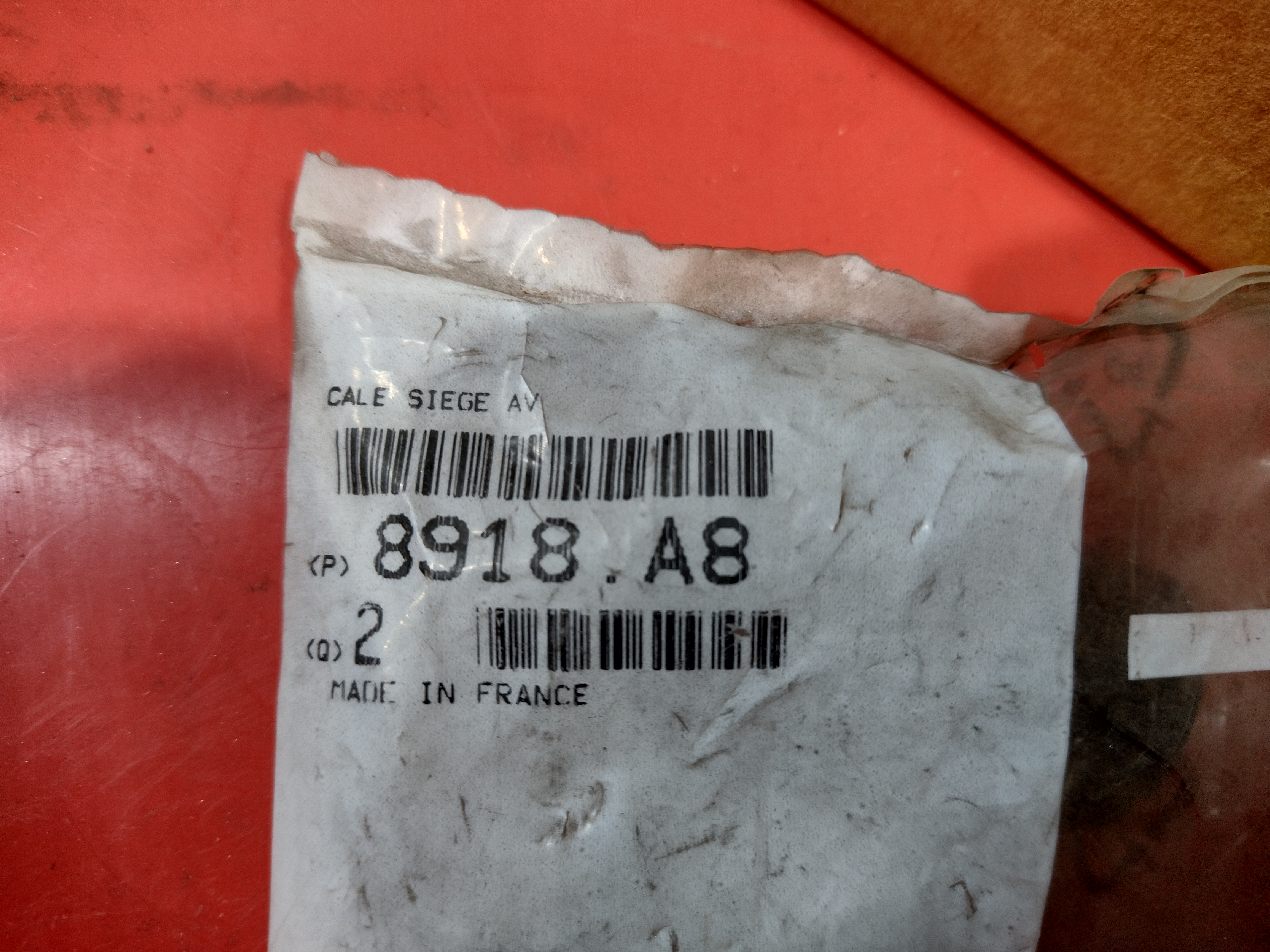 Peugeot / Citroen 8918A8 Keil Vordersitz NEU NOS NEW