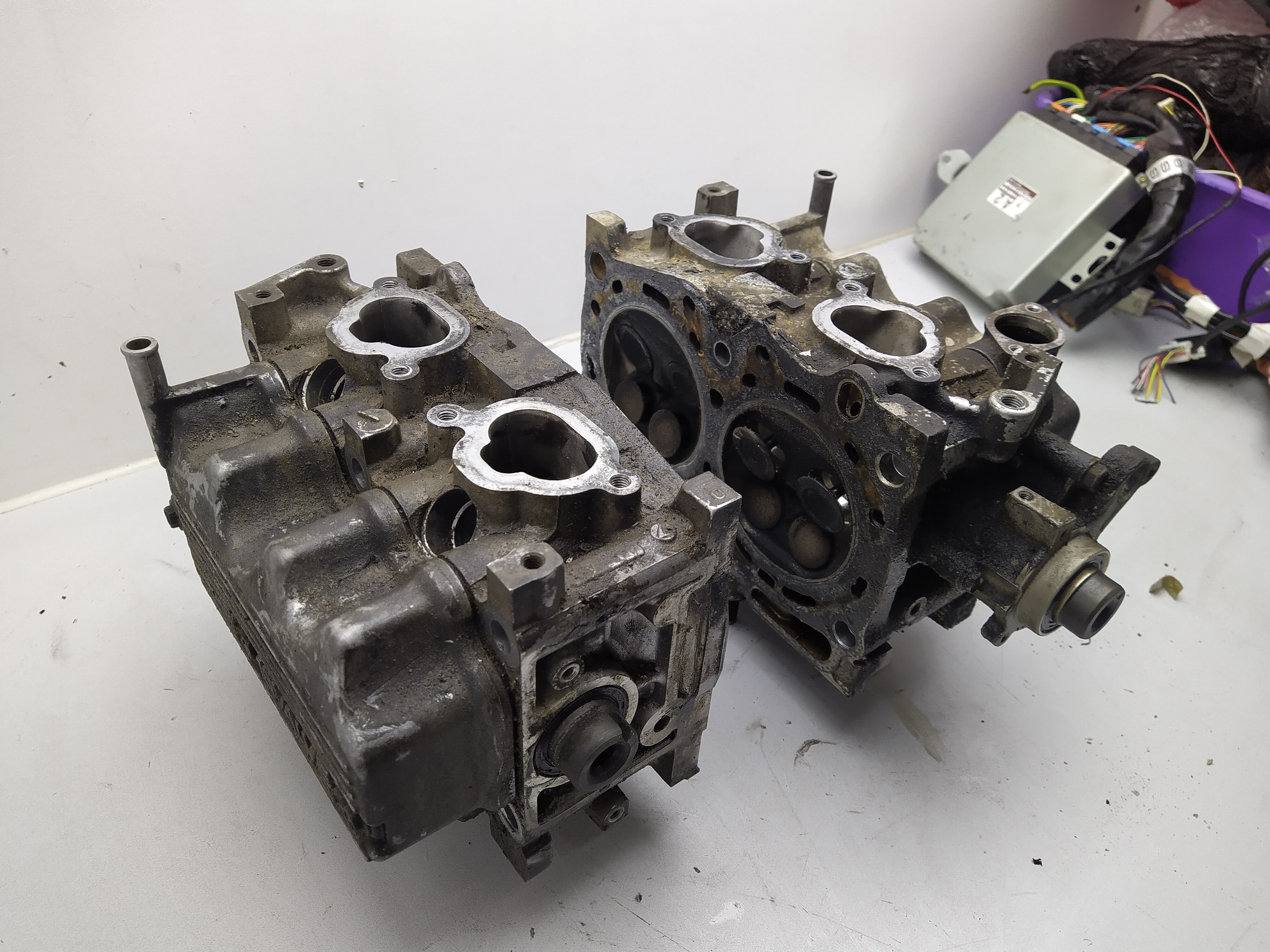 Paar Zylinderköpfe Subaru Legacy 1 BC BJF 2.2 2,2 EJ22 137PS