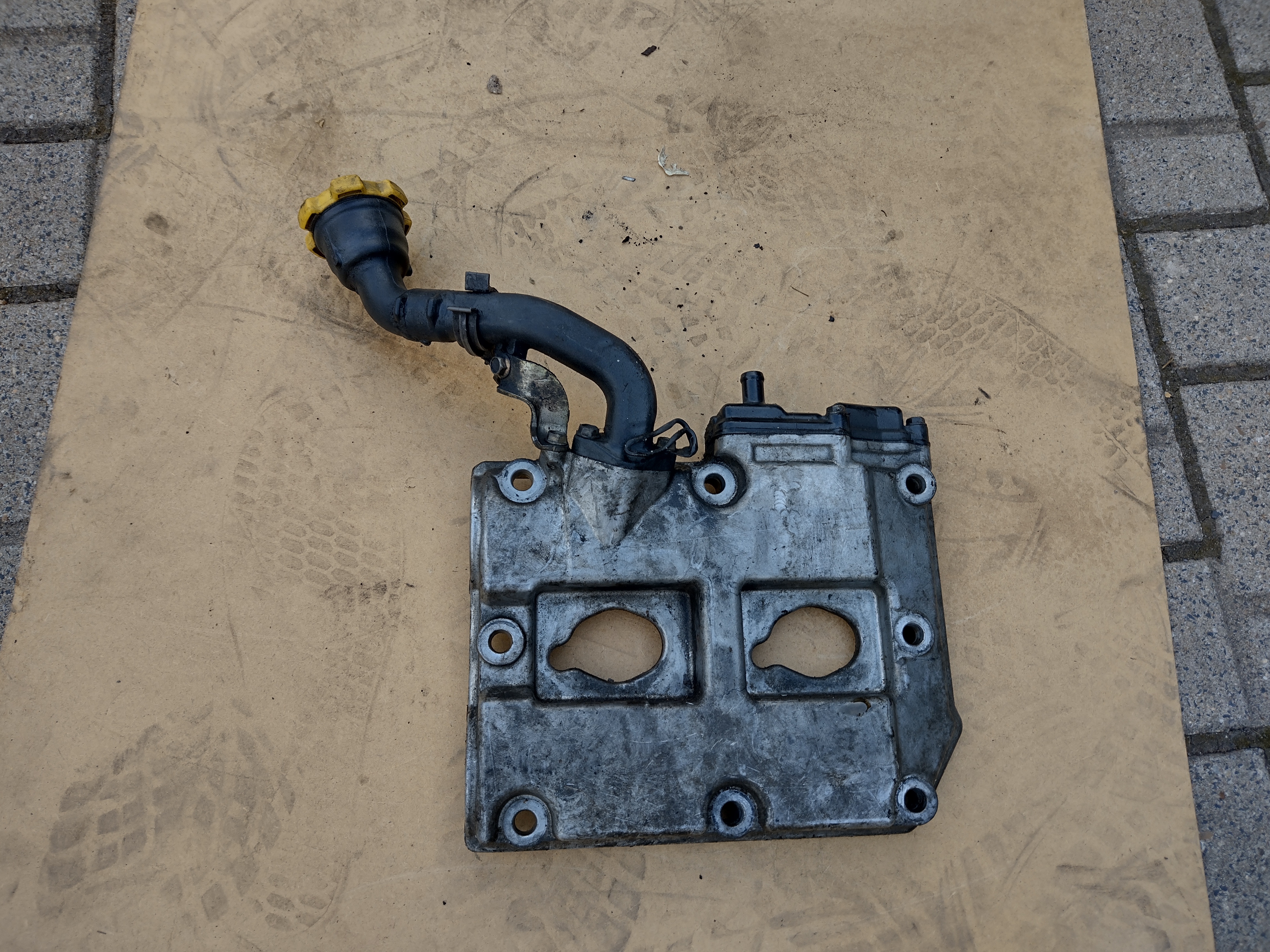 linker Ventildeckel mit Öleinfüllstutzen für Subaru Impreza GT WRX EJ205