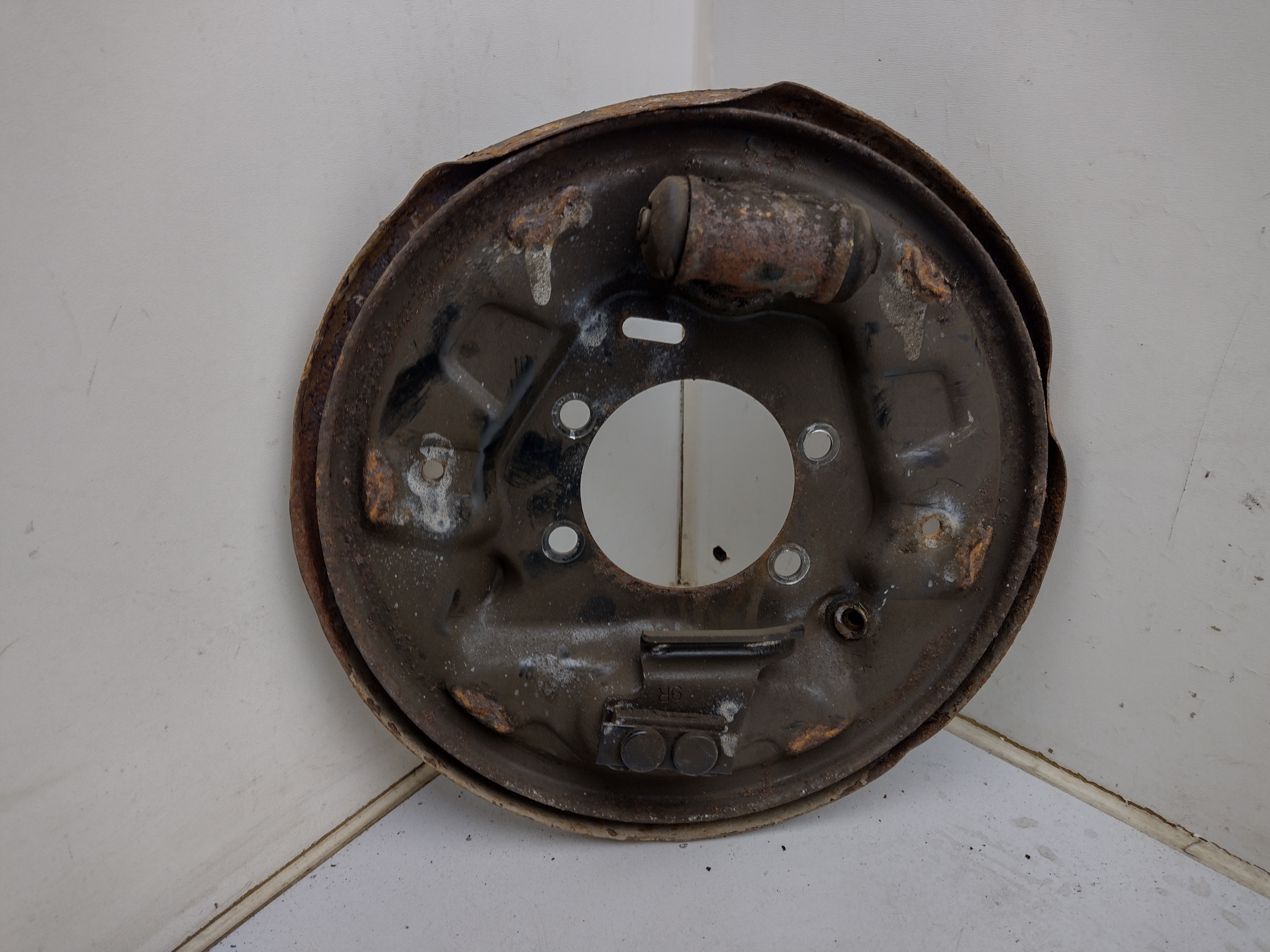 gebrauchtes Ankerblech hinten rechts für Subaru Impreza 1 GC GF Legacy 1 BC BJF ohne ABS