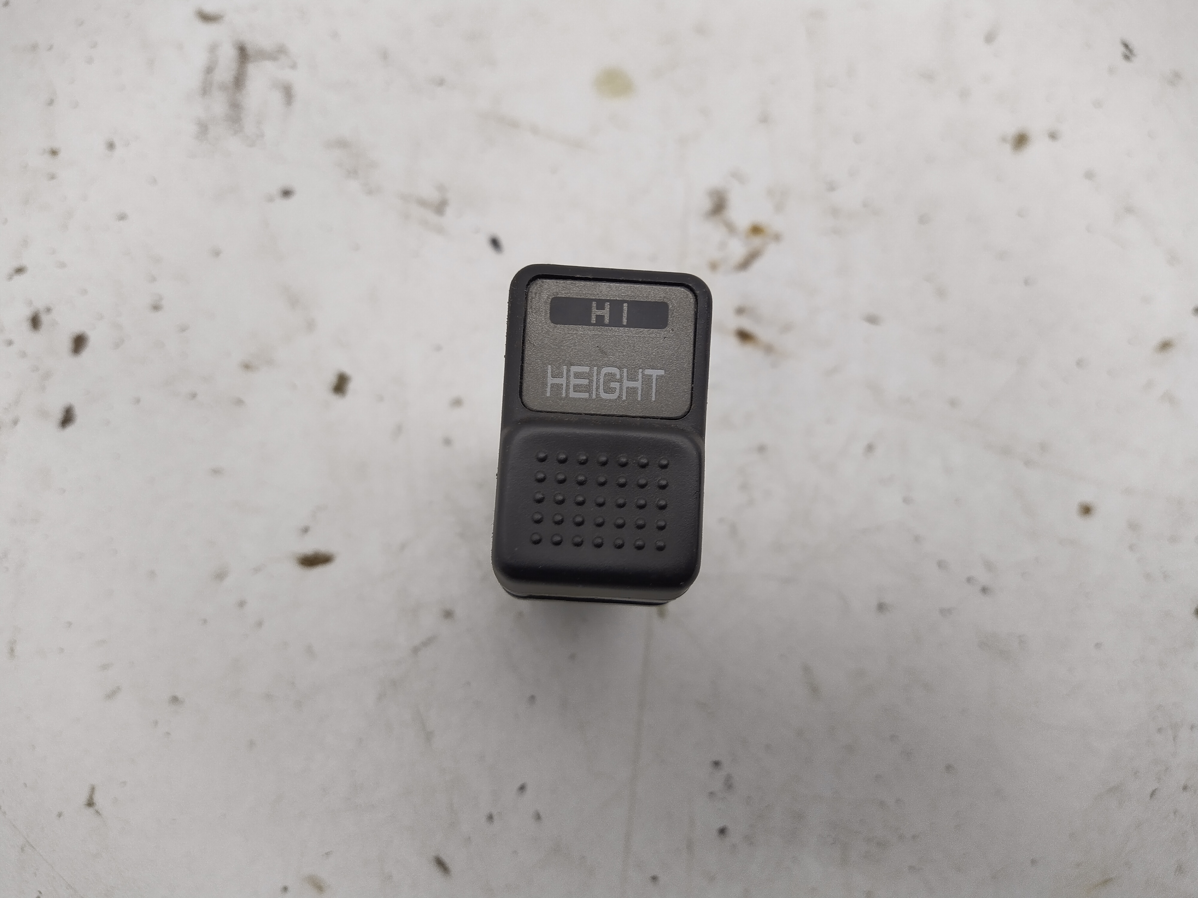 HEIGHT Schalter vom Luftfahrwerk von einen Subaru Legacy 1 BJF