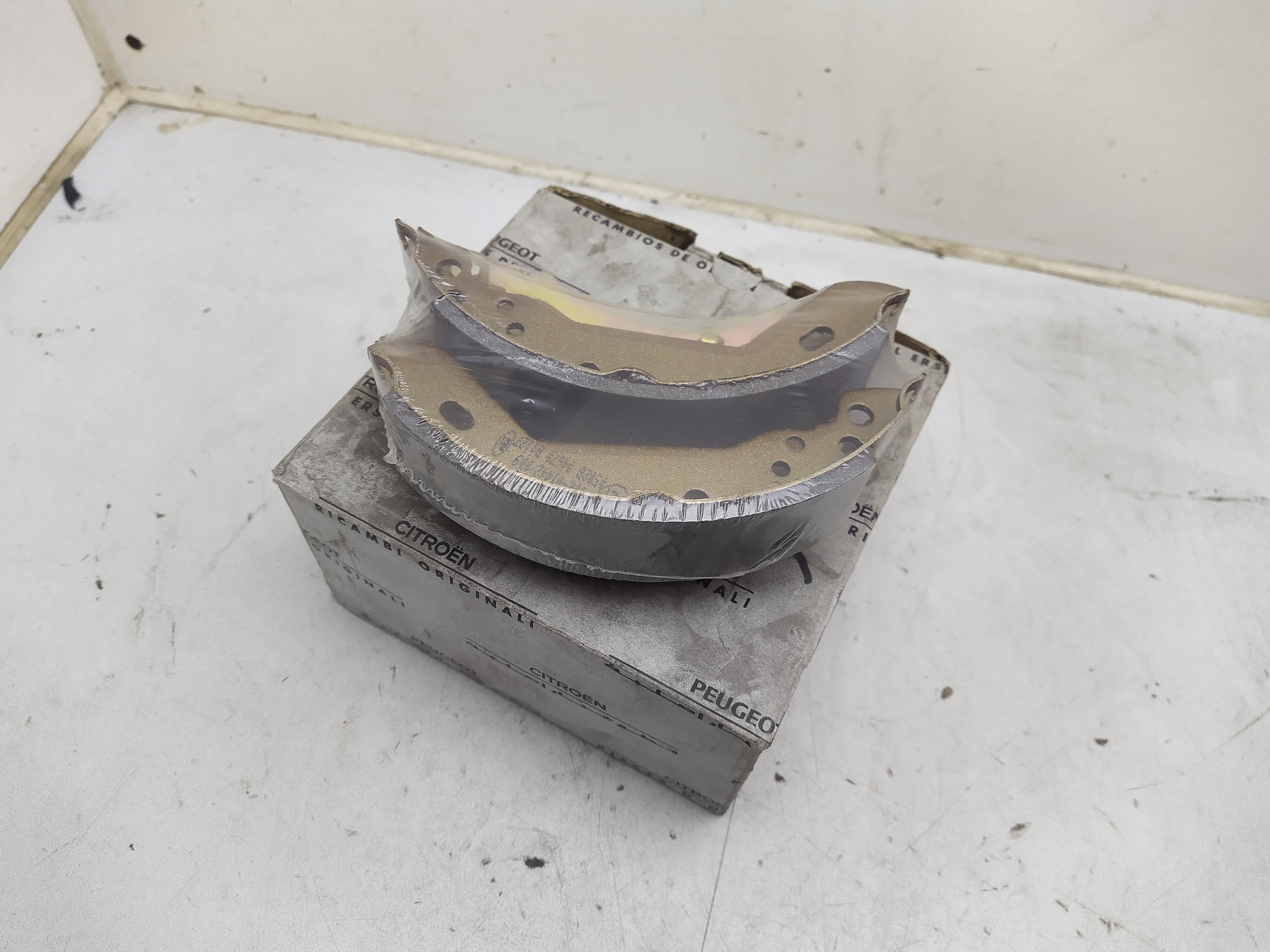 Citroen / Peugeot Bremsbackensatz 4241E5 NEU NOS NEW