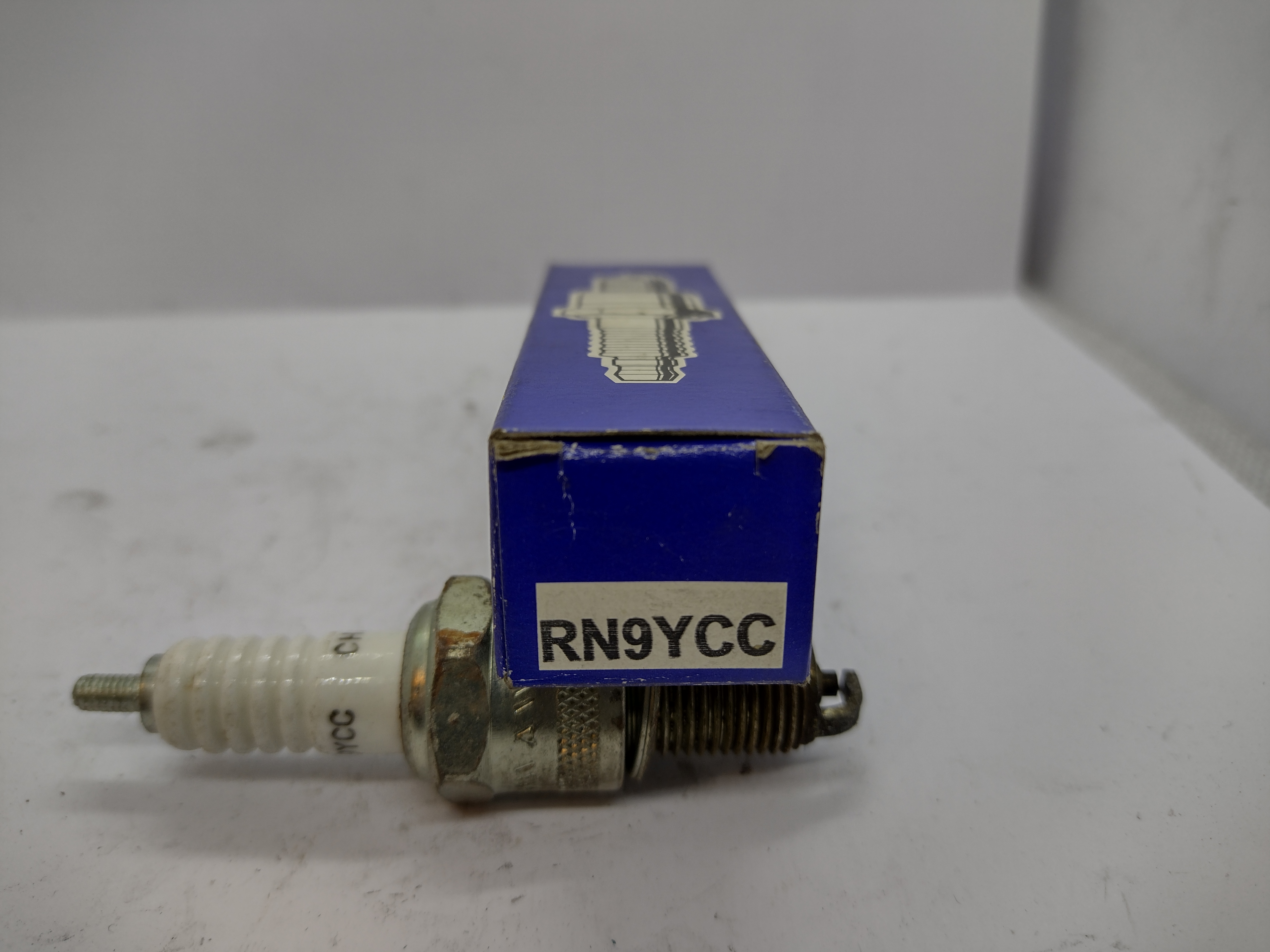Peugeot Zündkerze 596007 CHAMPION RN9YCC NEU NOS NEW OEM