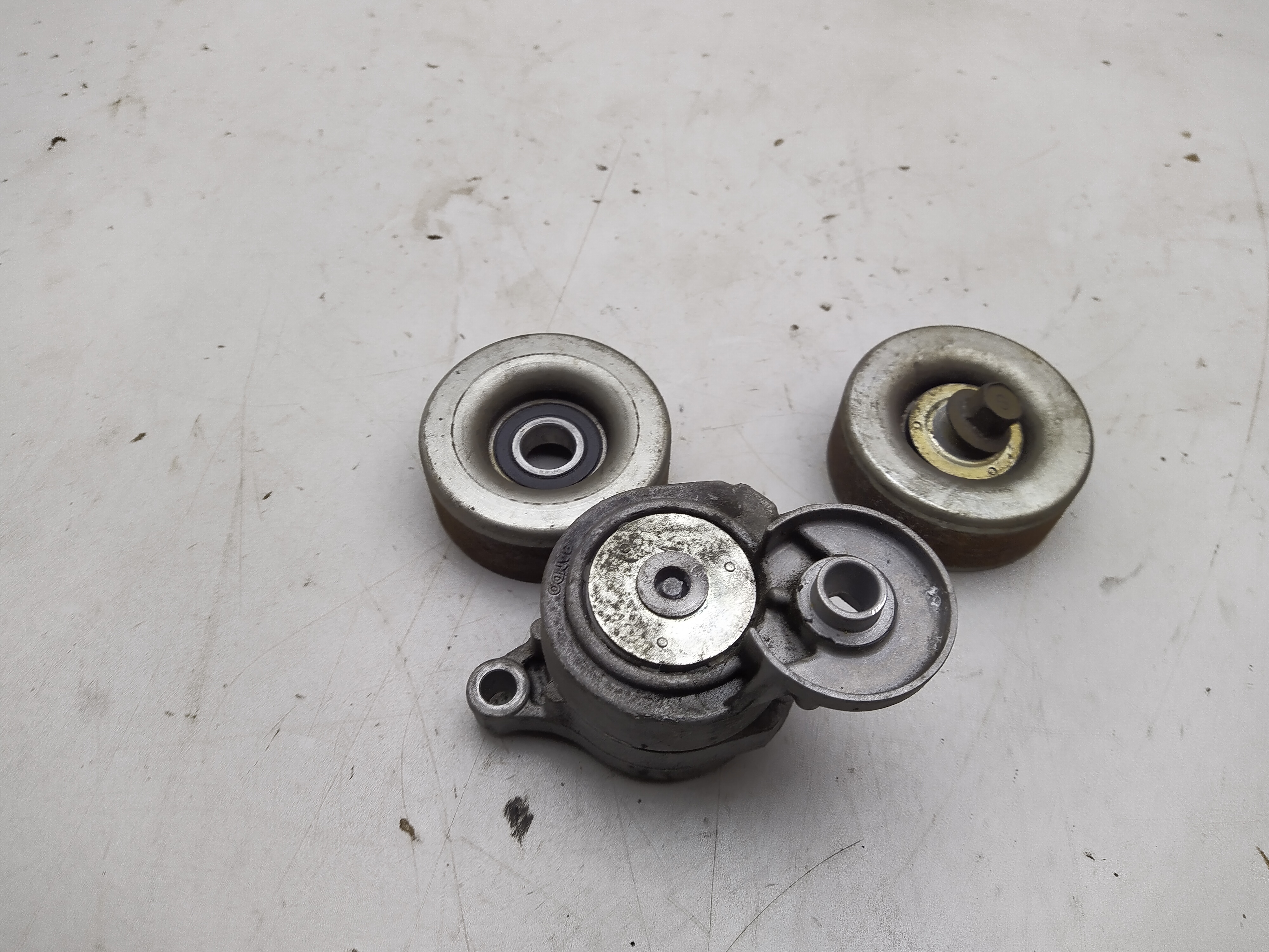 Keilriemenspanner und Umlenkrollen  von Subaru Outback H6 BH BH