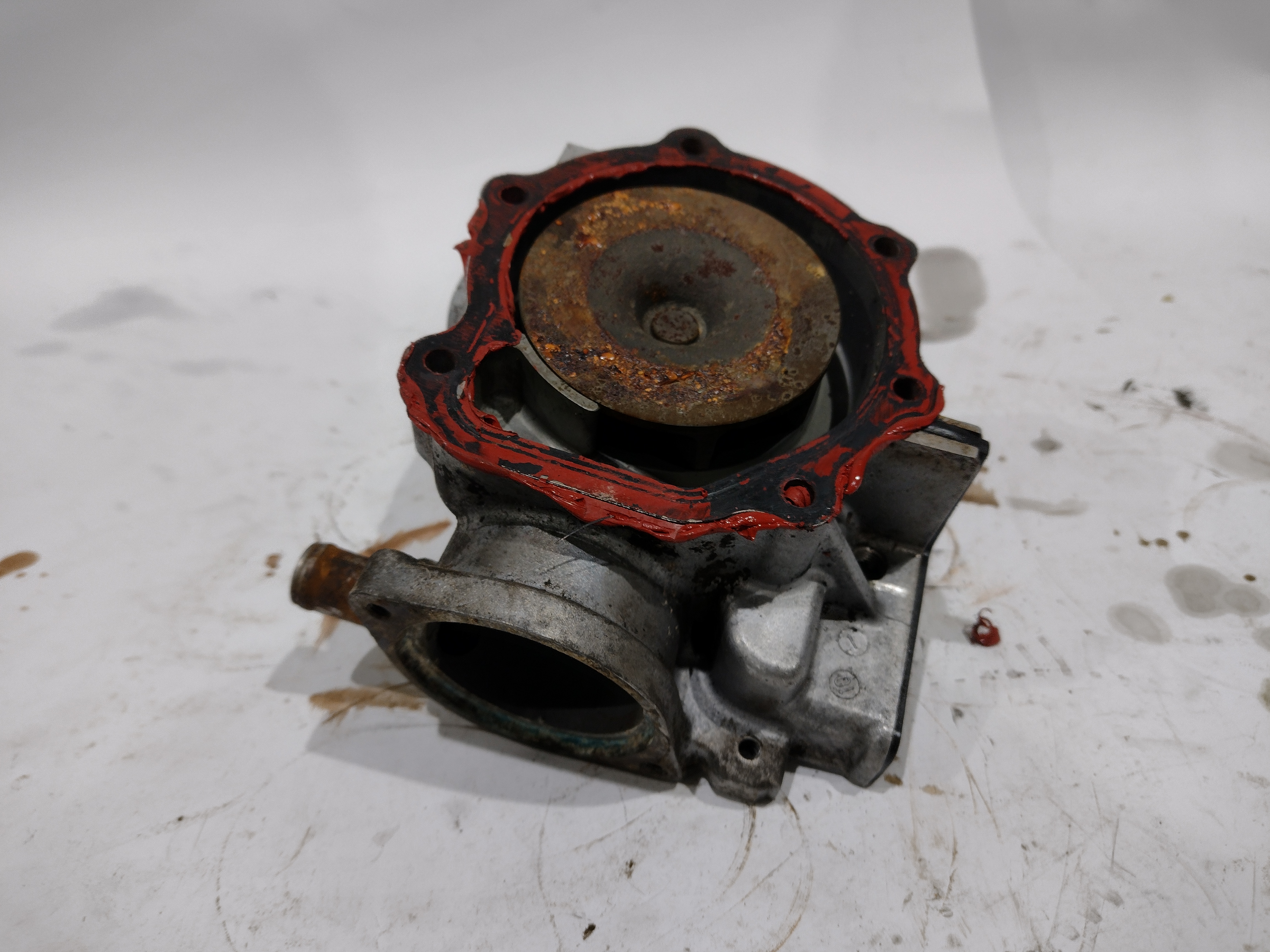 Wasserpumpe mit Gussrad für Subaru Legacy 2.2l 136PS