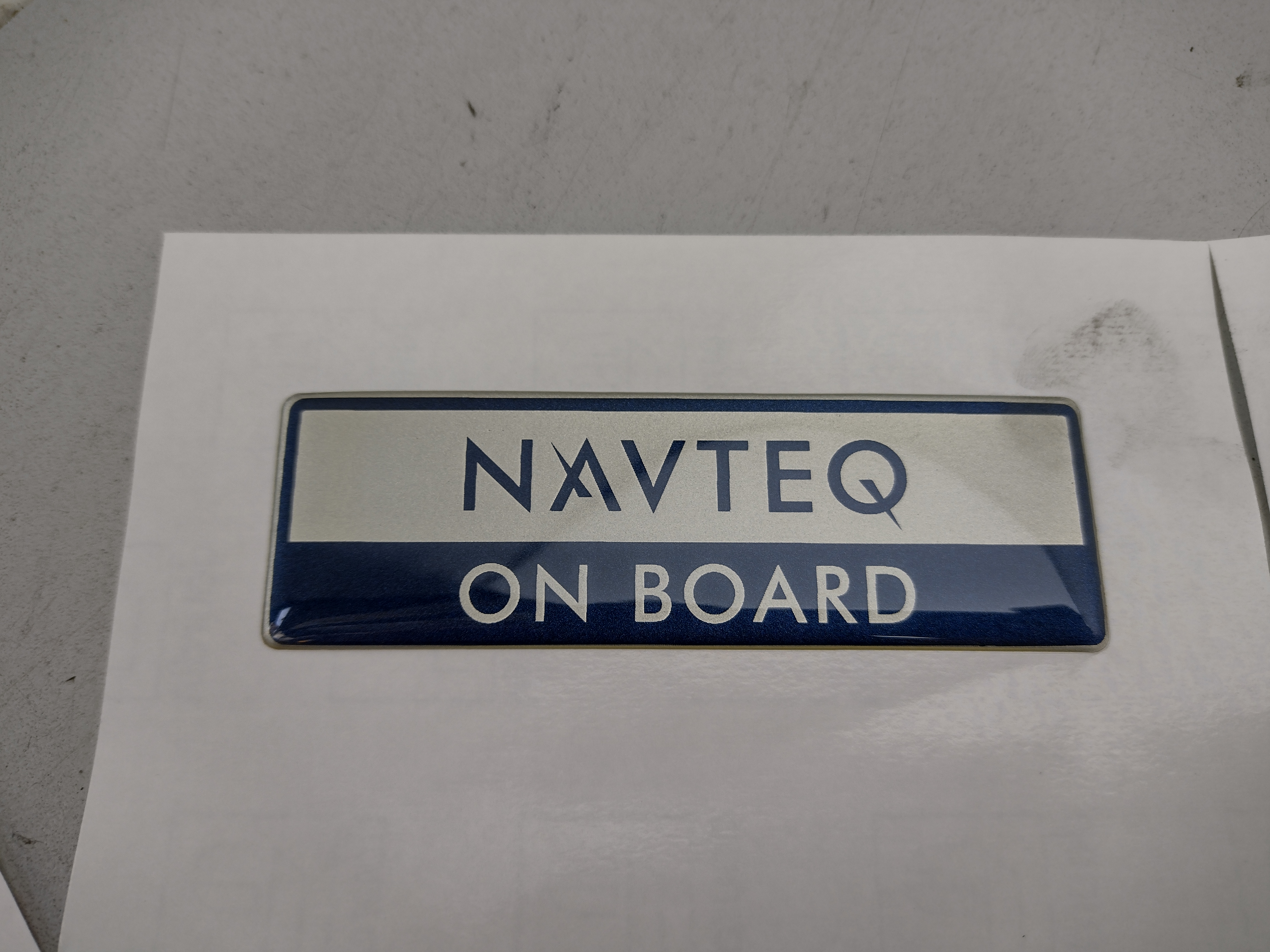 Peugeot Navteq on Board Schriftzug 8665NW NOS NEW OEM