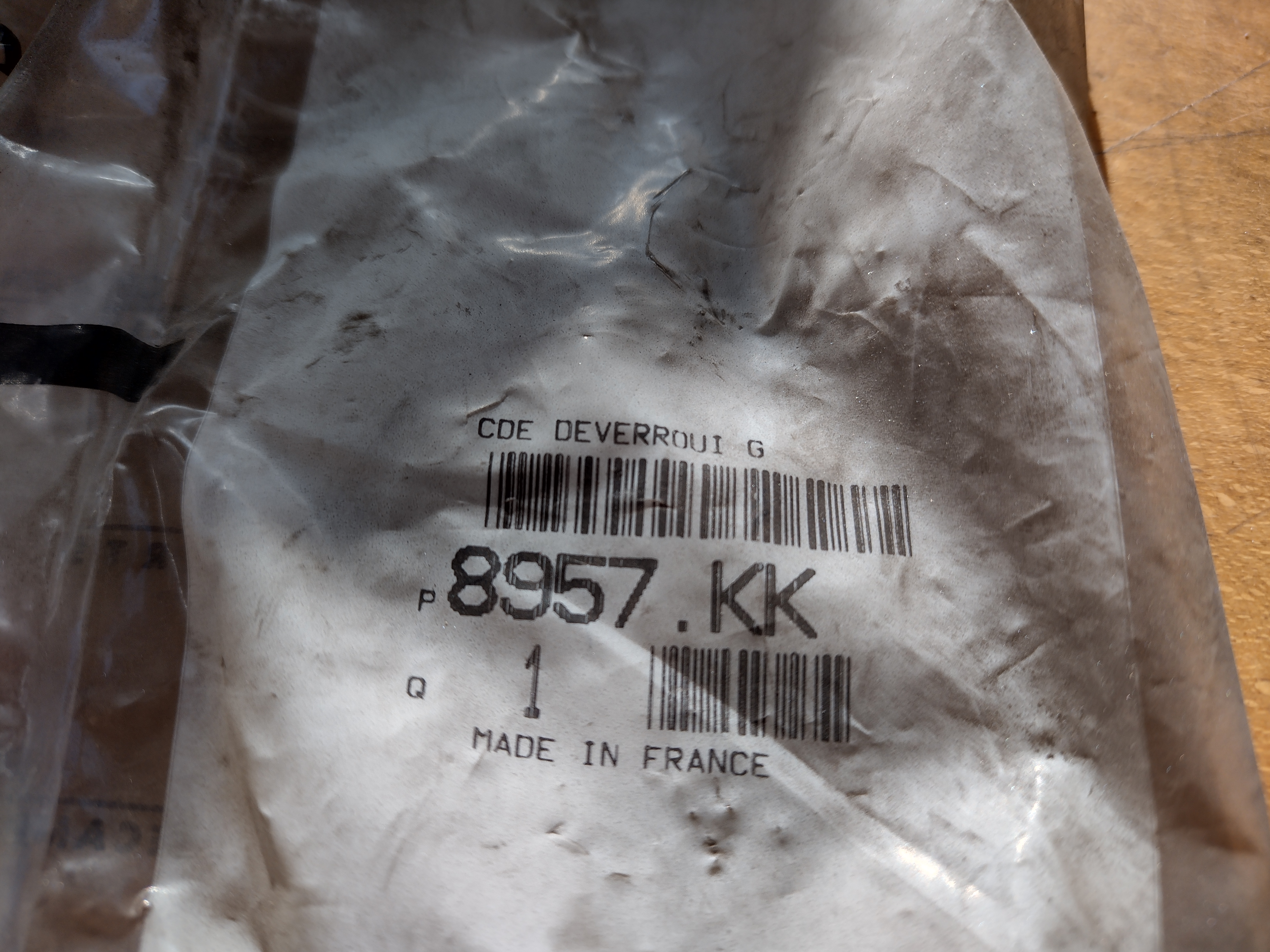 Peugeot / Citroen SITZENTRIEGELUNGSBETÄTIGUNG 8957KK NEU NOS NEW OEM