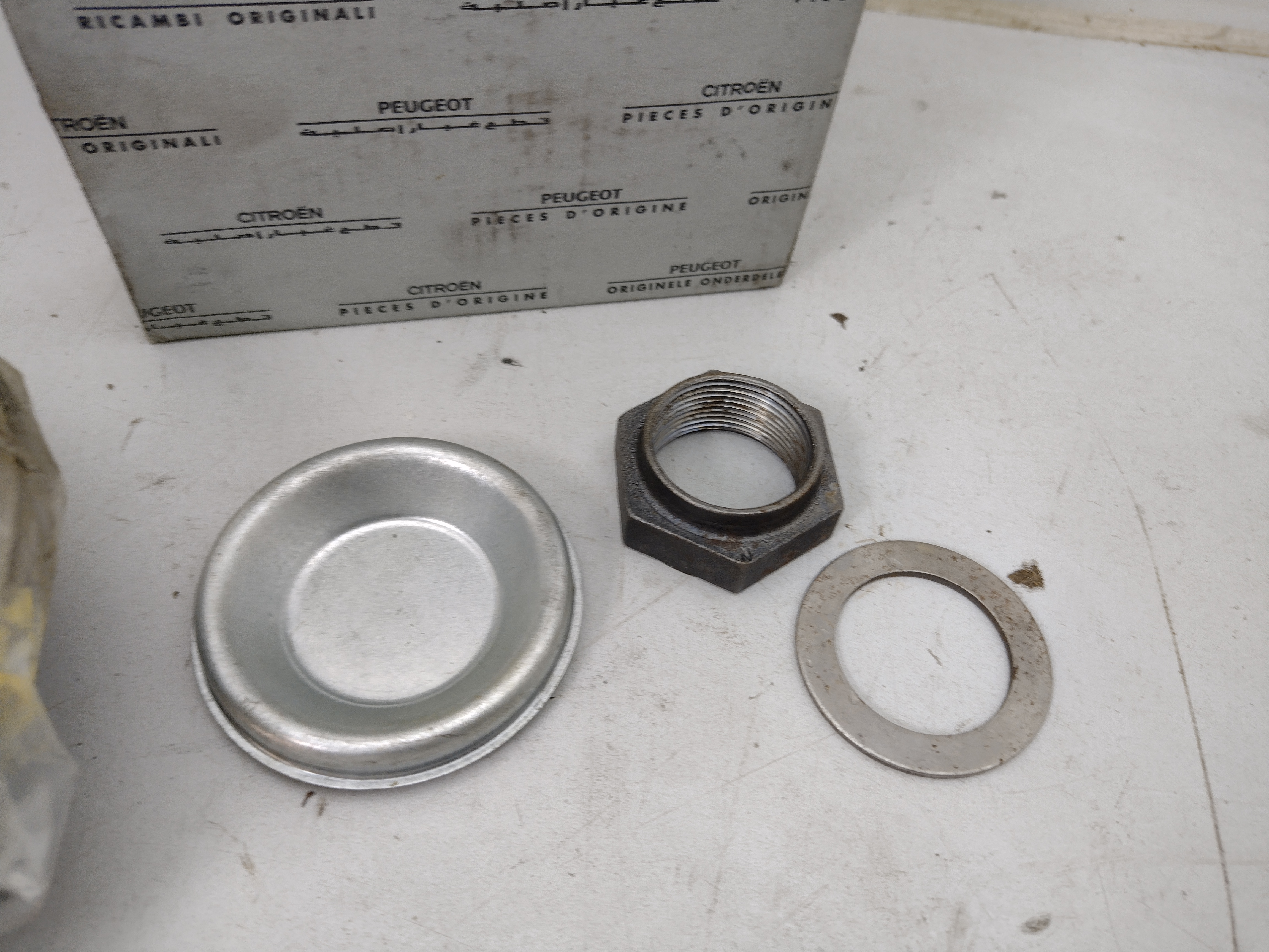 Peugeot / Citroen  Radlagersatz hinten mit Radnabe 374828 NOS NEW