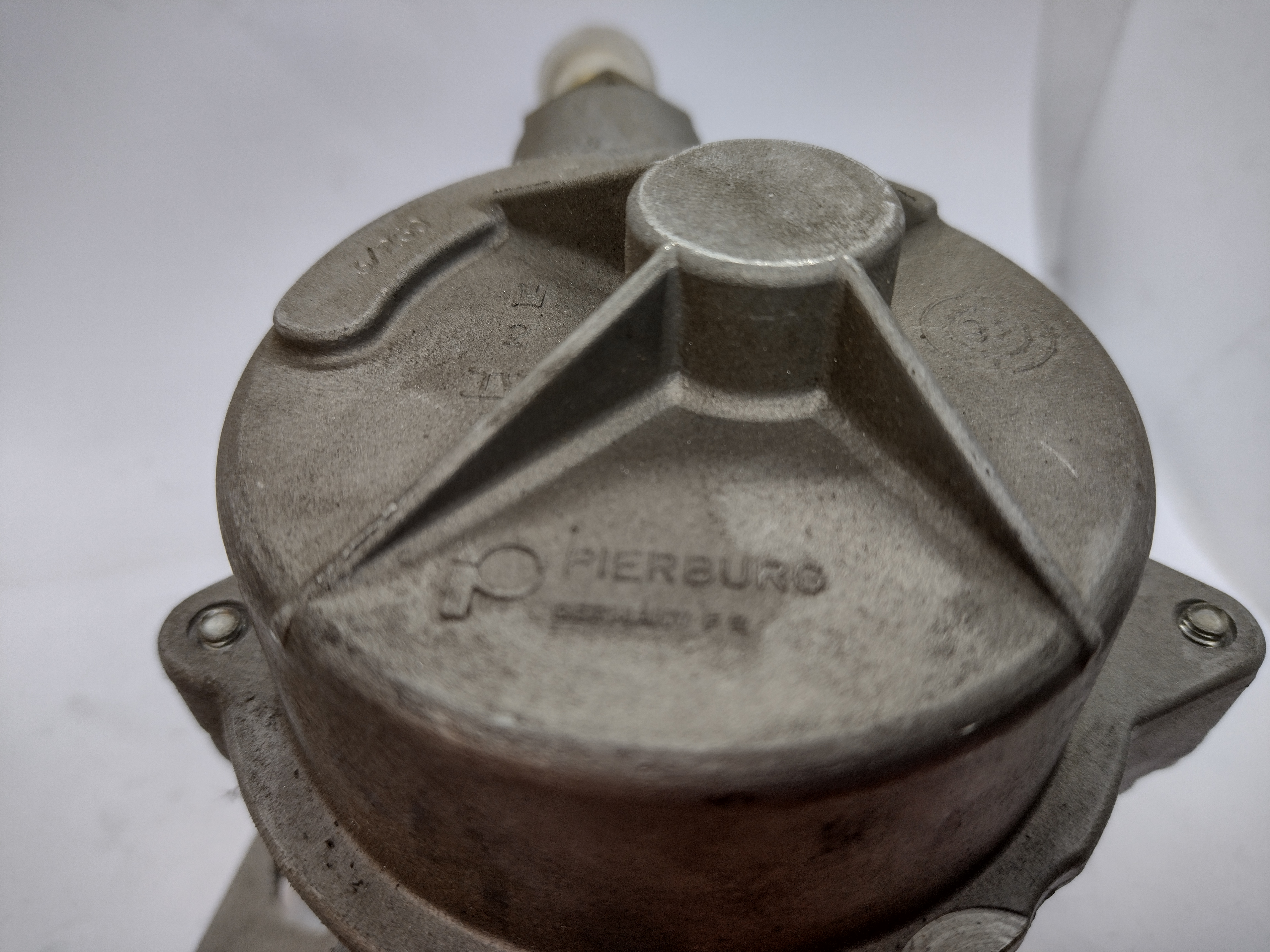 Peugeot / Citroen Pierburg Pumpe NEU NOS NEW