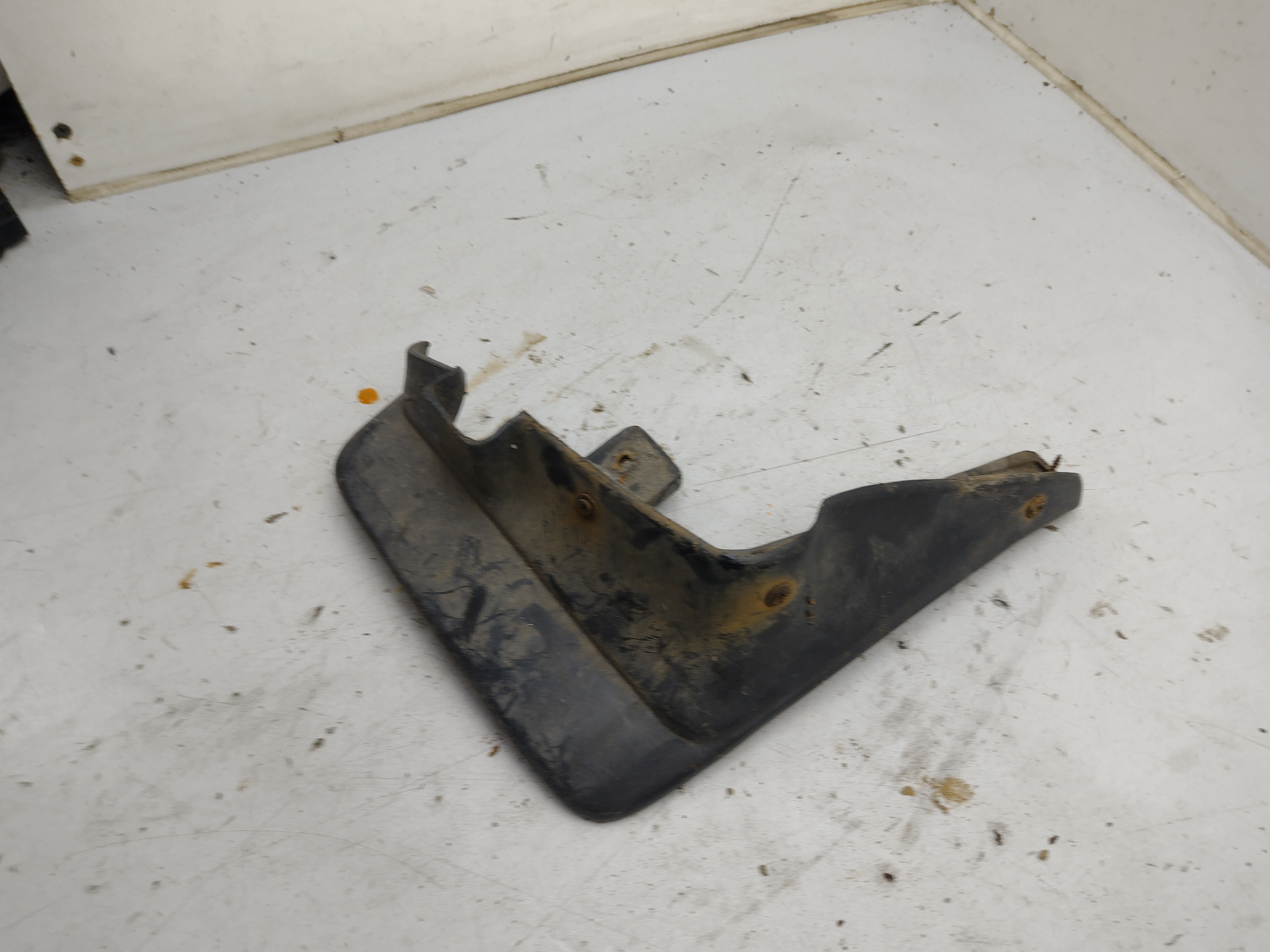 Mudflap Schmutzfänger rechts für Subaru Justy KAD
