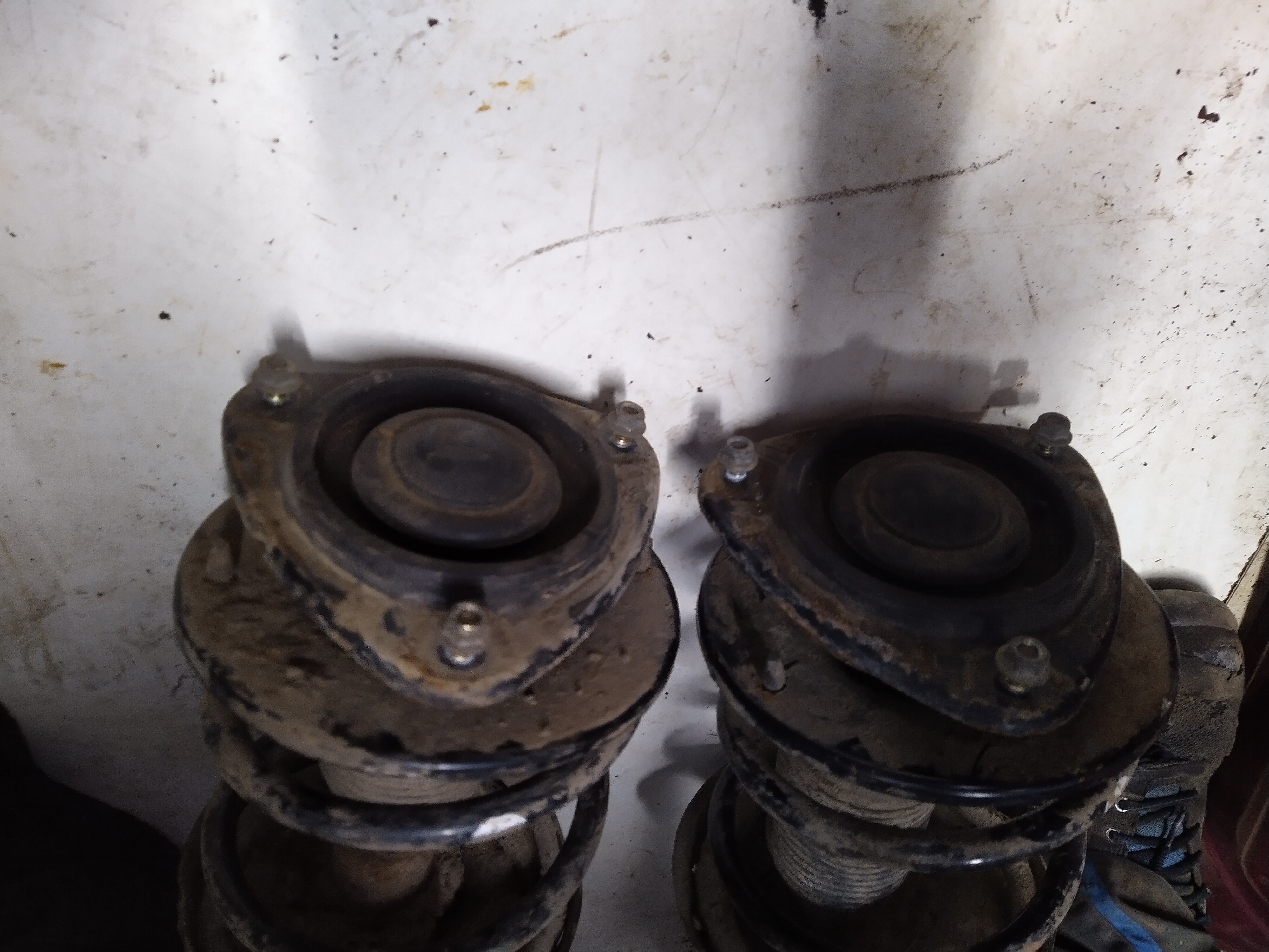 Paar Federbeine vorne Subaru Legacy 4 IV BL BP
