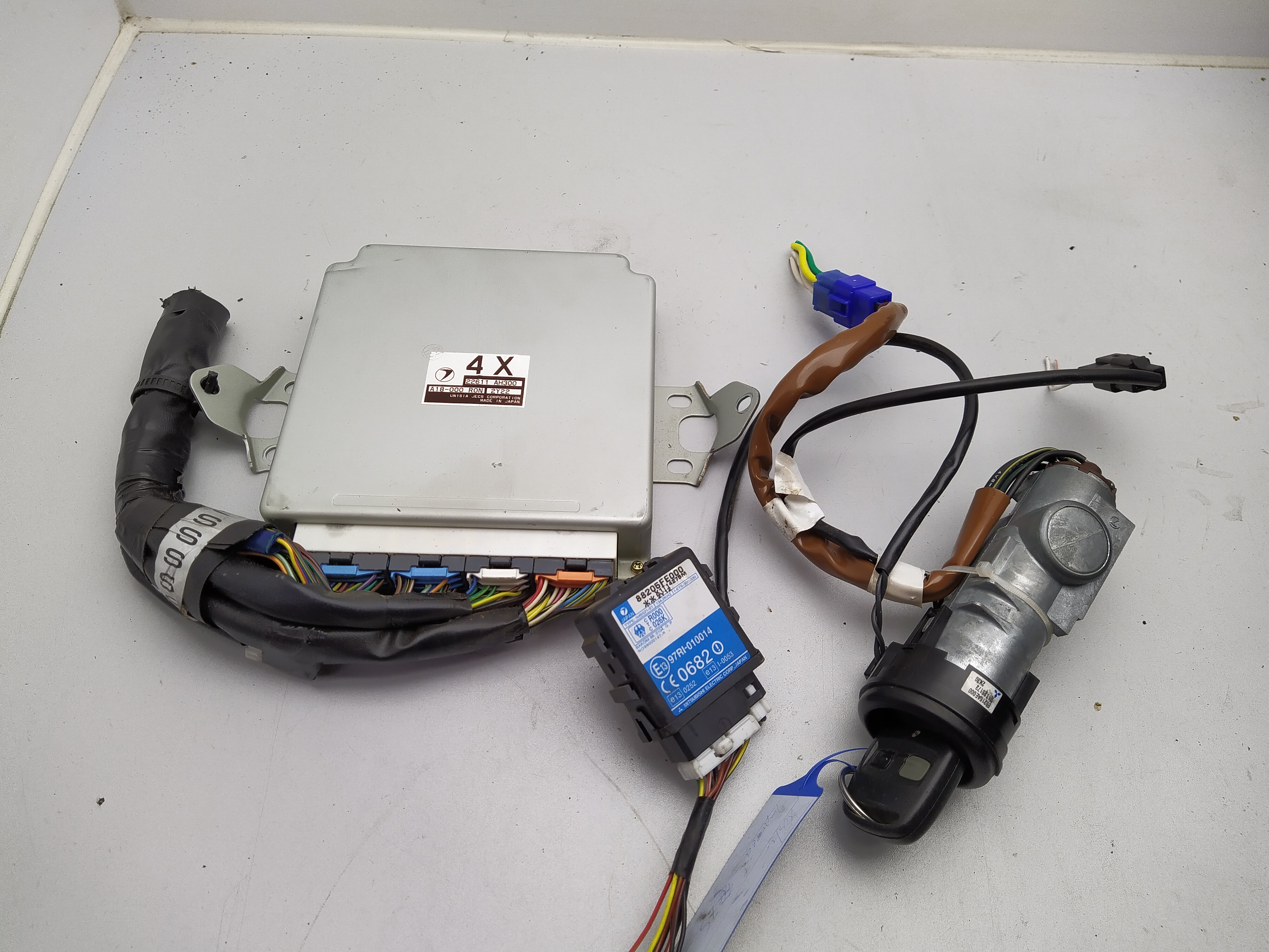 Motorsteuergerät mit WFS ECU Steuergerät Subaru Impreza 1.6 TS GD GG Newage 01-07 4X 22611 AH300