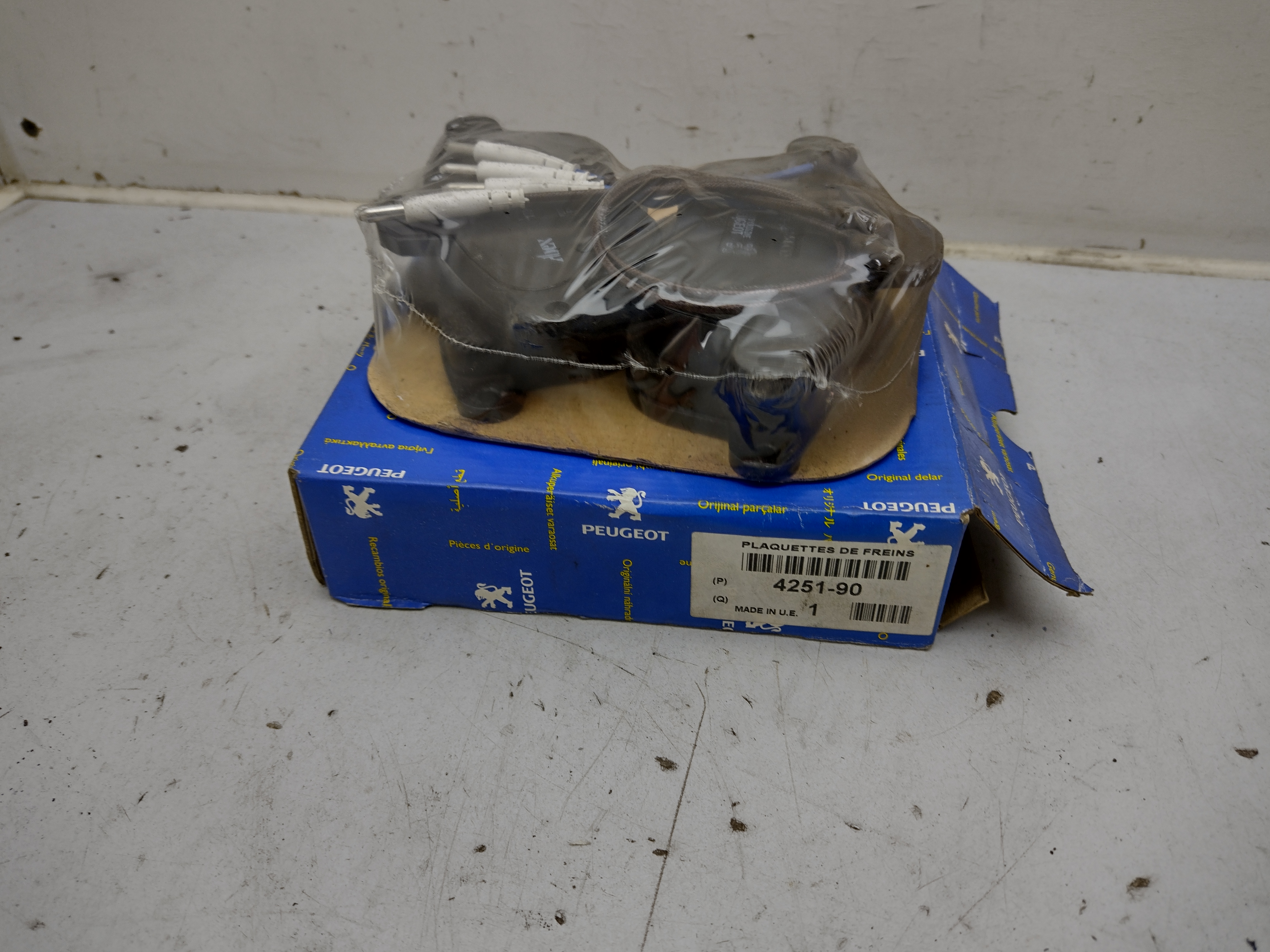 Peugeot 605 Bremsbelagsatz, Scheibenbremse vorne 425190 NOS NEW OEM