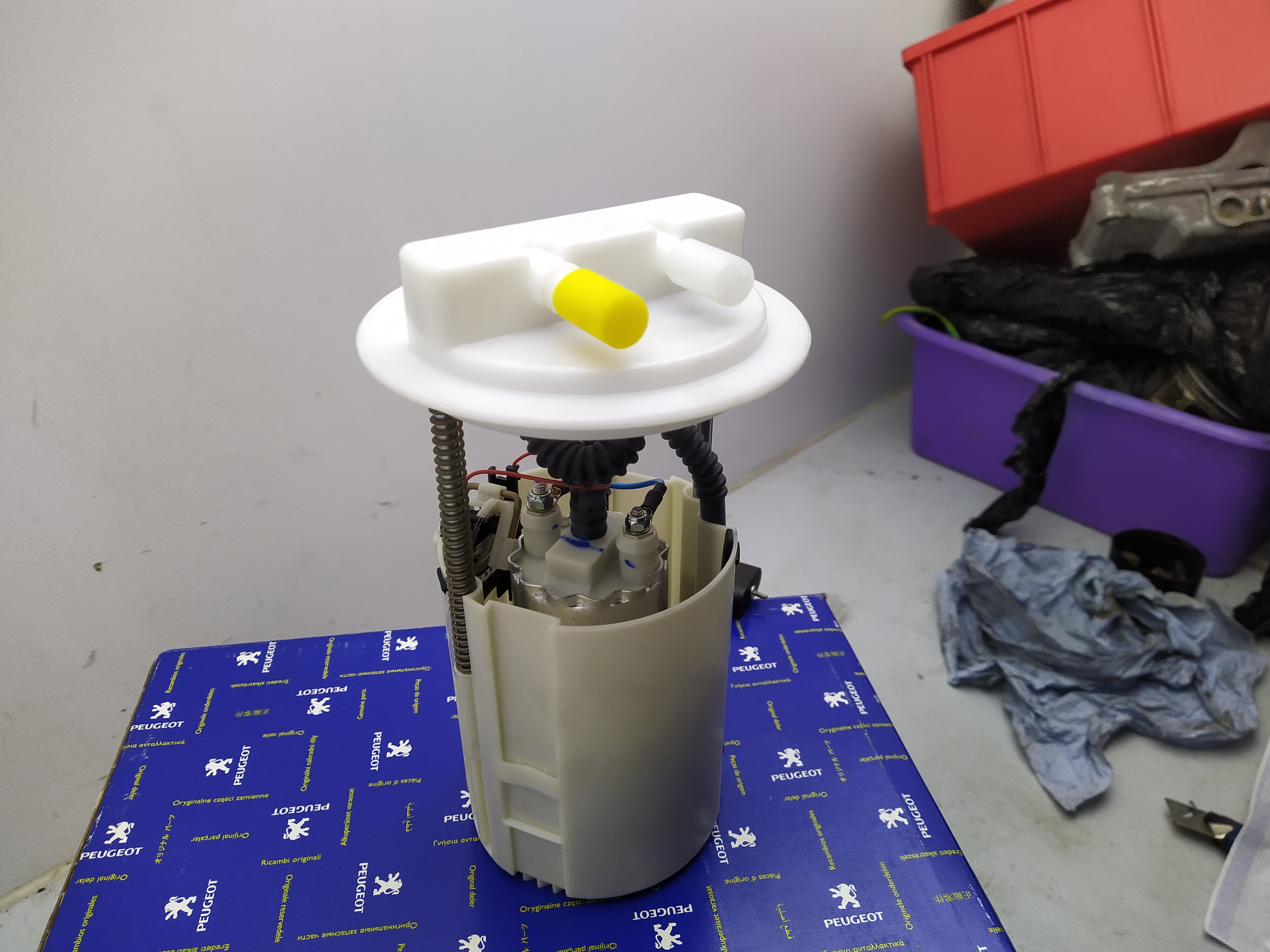 Peugeot 1525Z3 Kraftstoffpumpe mit Geber NEU NOS NEW 