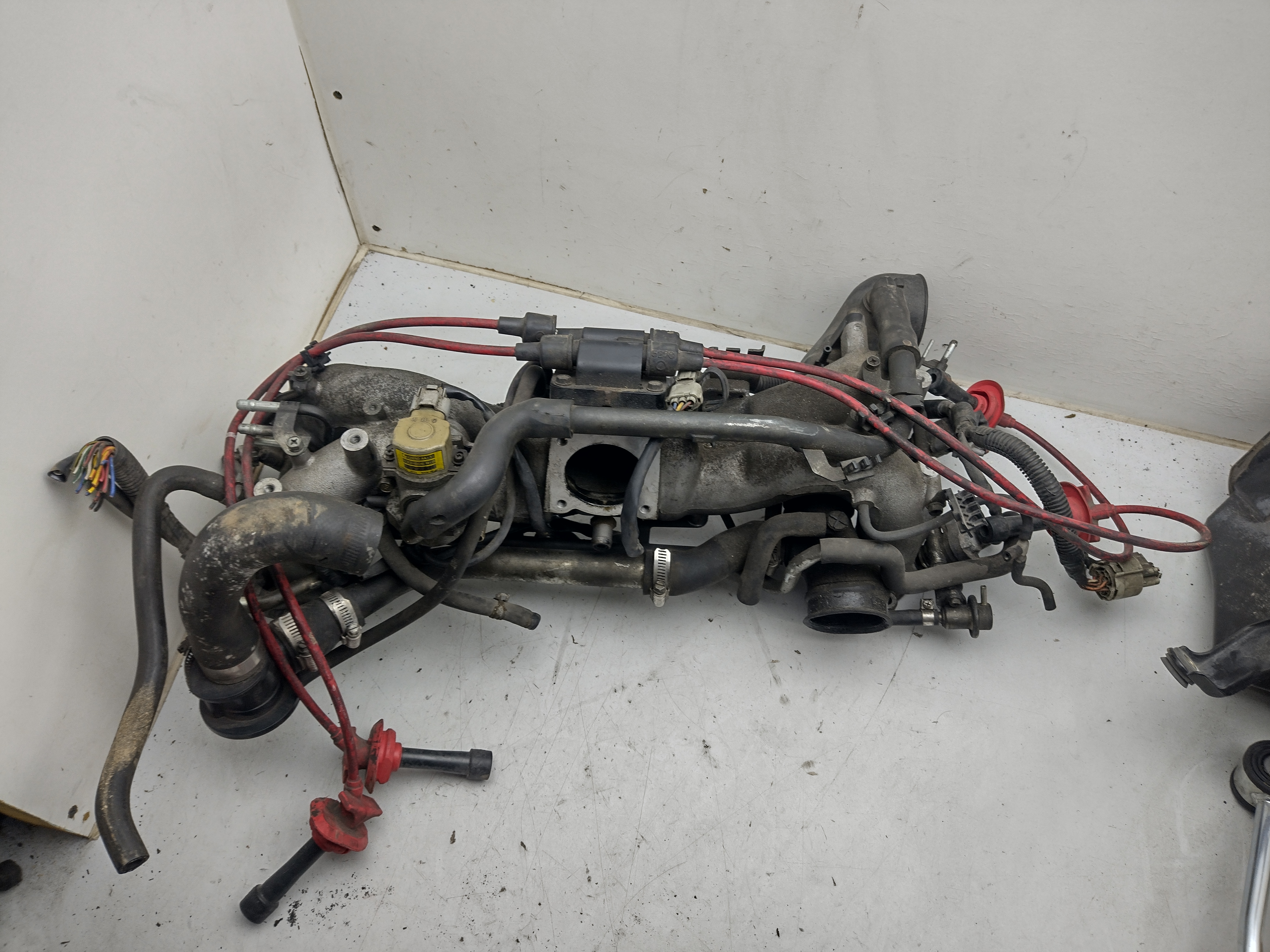 Ansaugbrücke mit Inlet Drosselklappe Einspritzdüsen Zündspule kabelbaum für Subaru Impreza GT 96-98 EJ20K