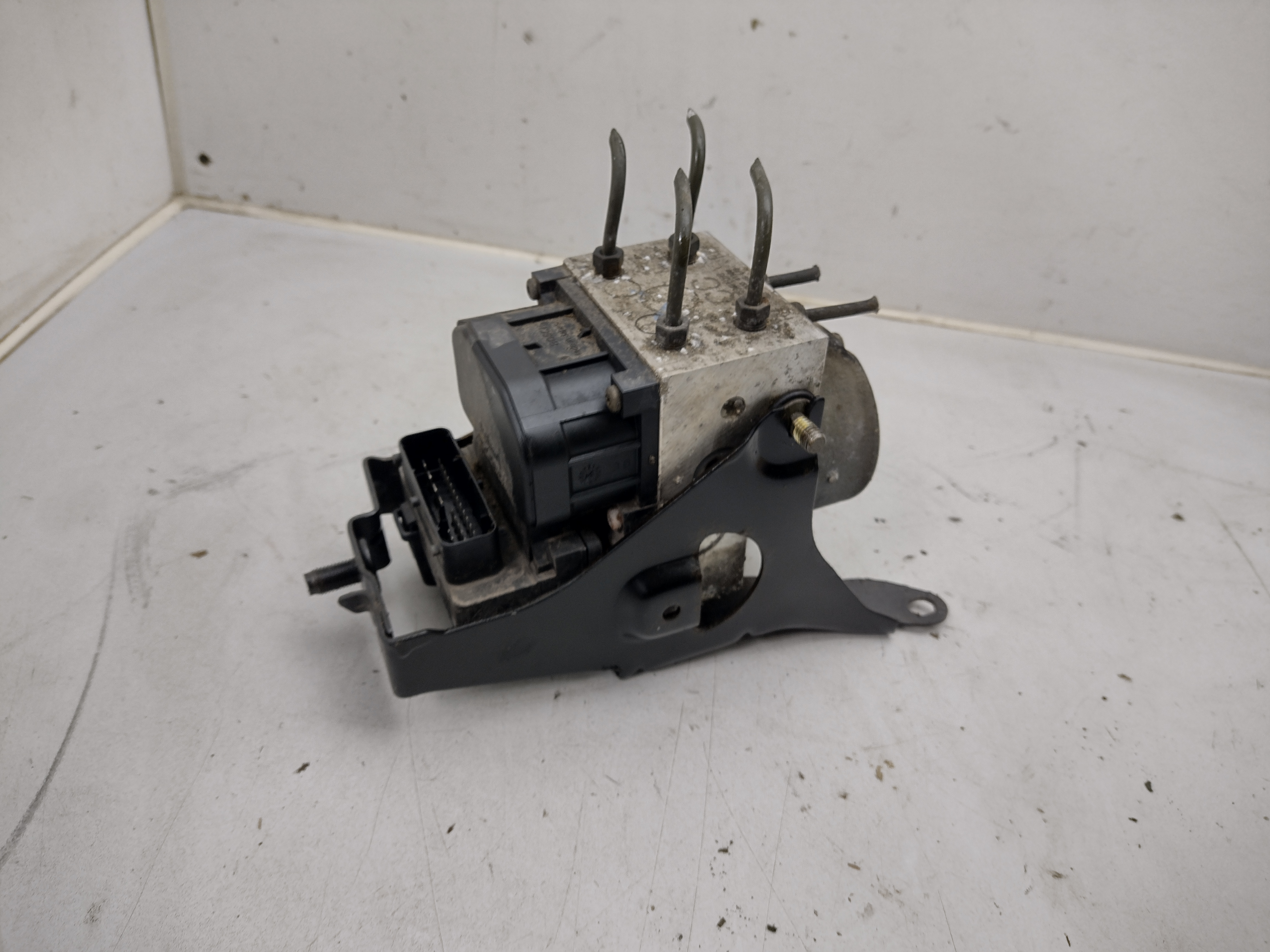 ABS Block von Subaru Impreza 2 GD GG Newage 27534FE030