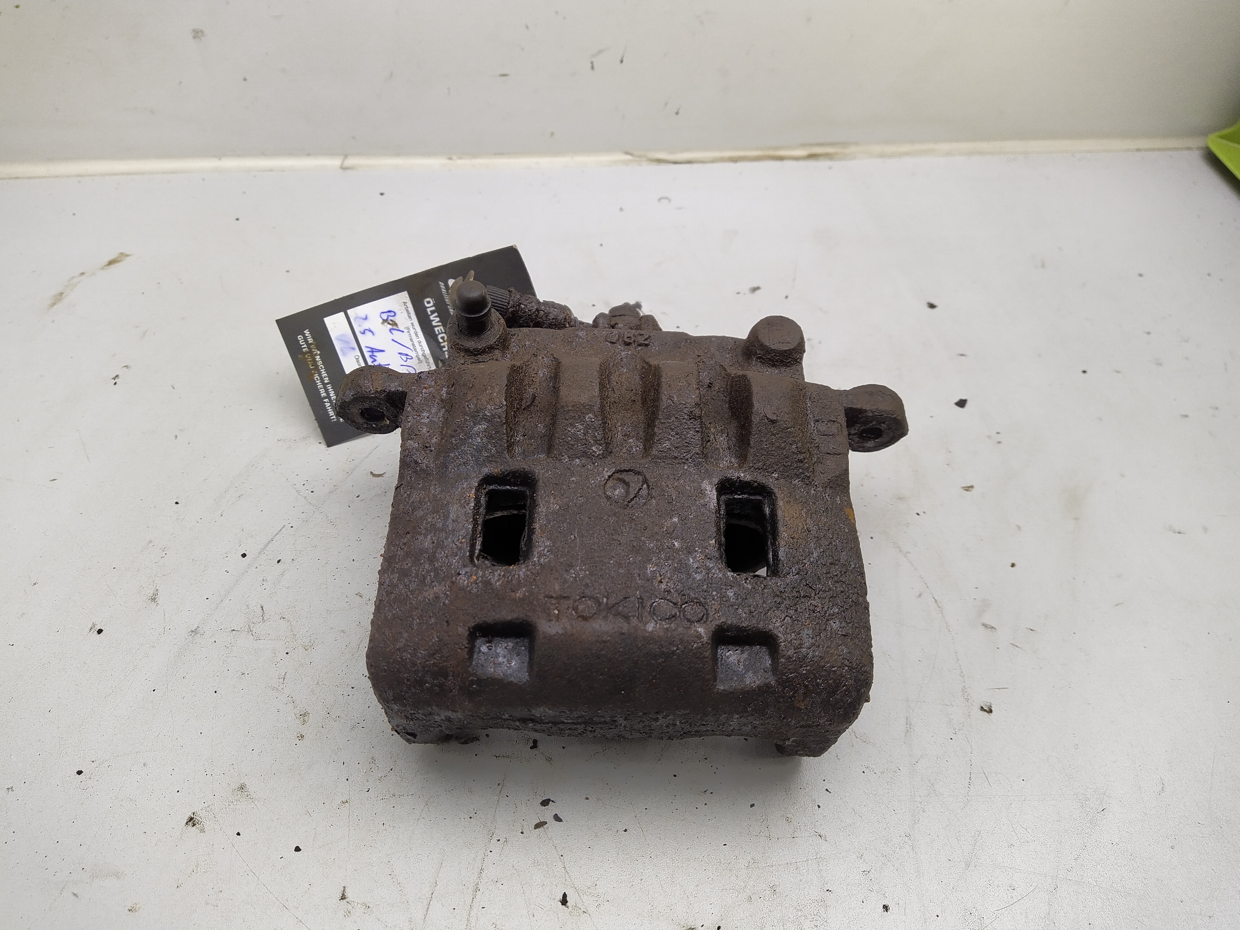 2 Kolben Bremssattel vorne links SUBARU LEGACY 4 BL BP Outback  2.5l 3.0l
