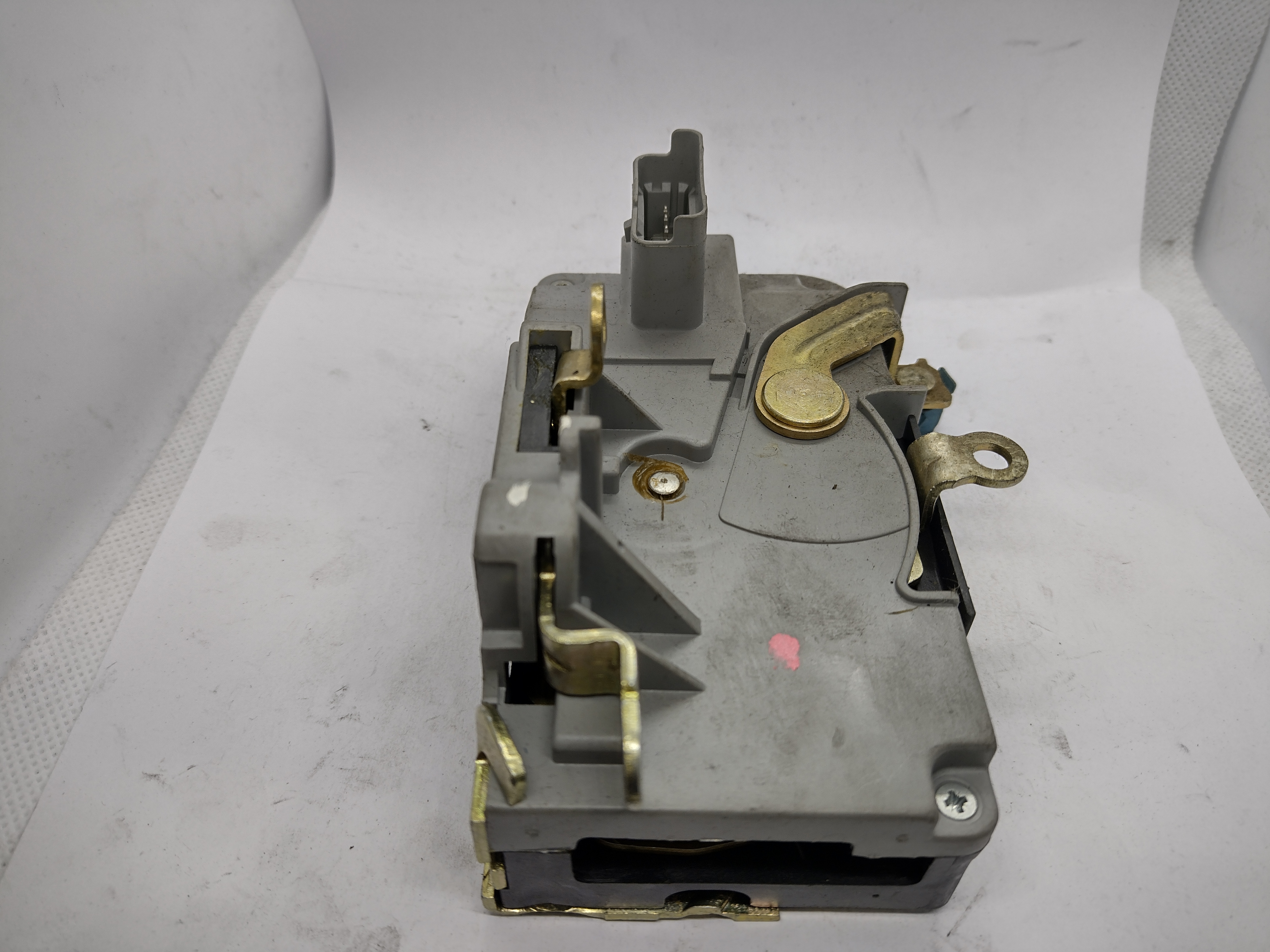 Peugeot  / CITROËN Türschloss vorne links 9135H8 NEU NOS NEW