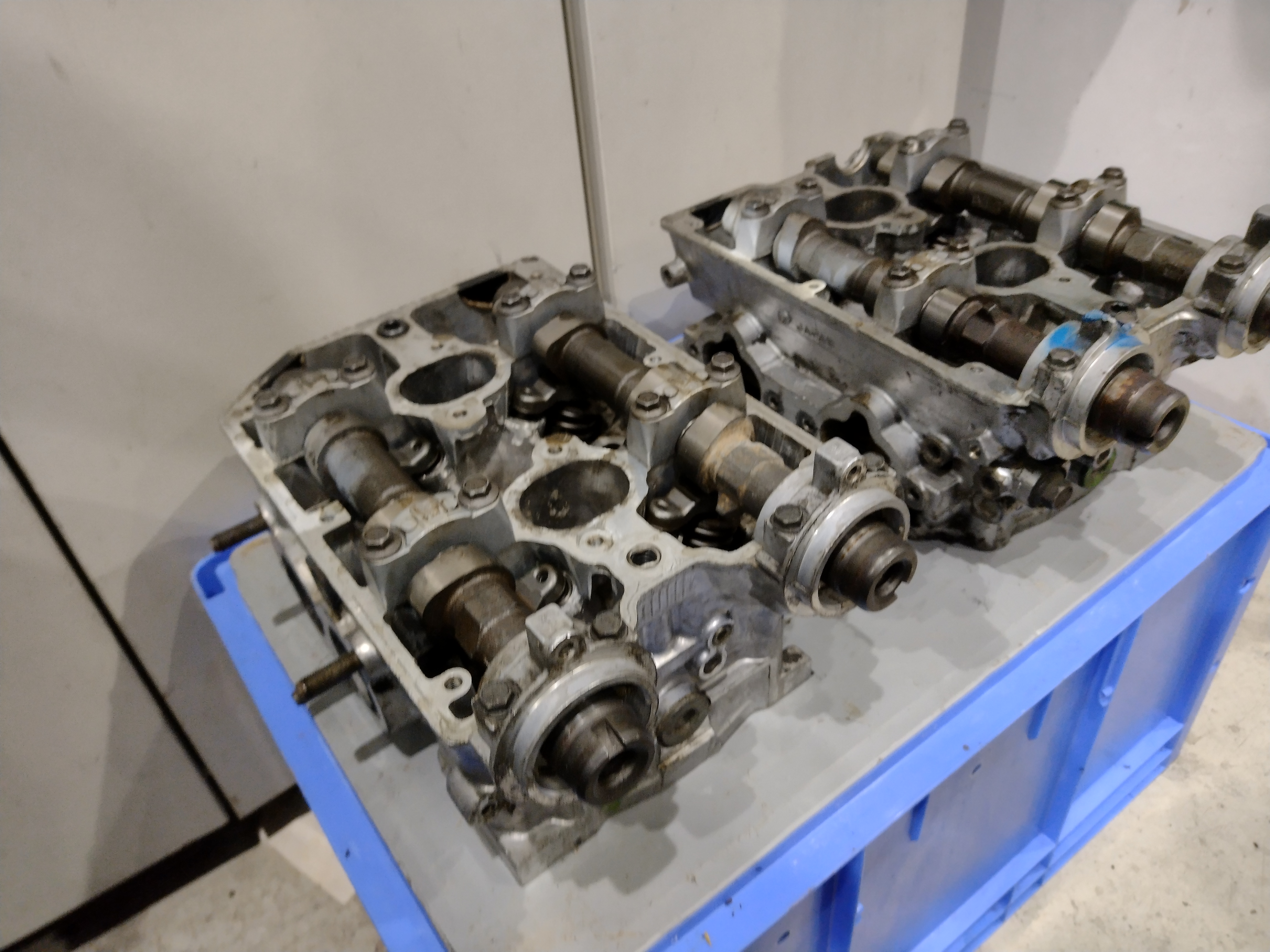 Satz Zylinderköpfe mit Nockenwellen für Subaru Impreza GT WRX V2 EJ20G Turbo