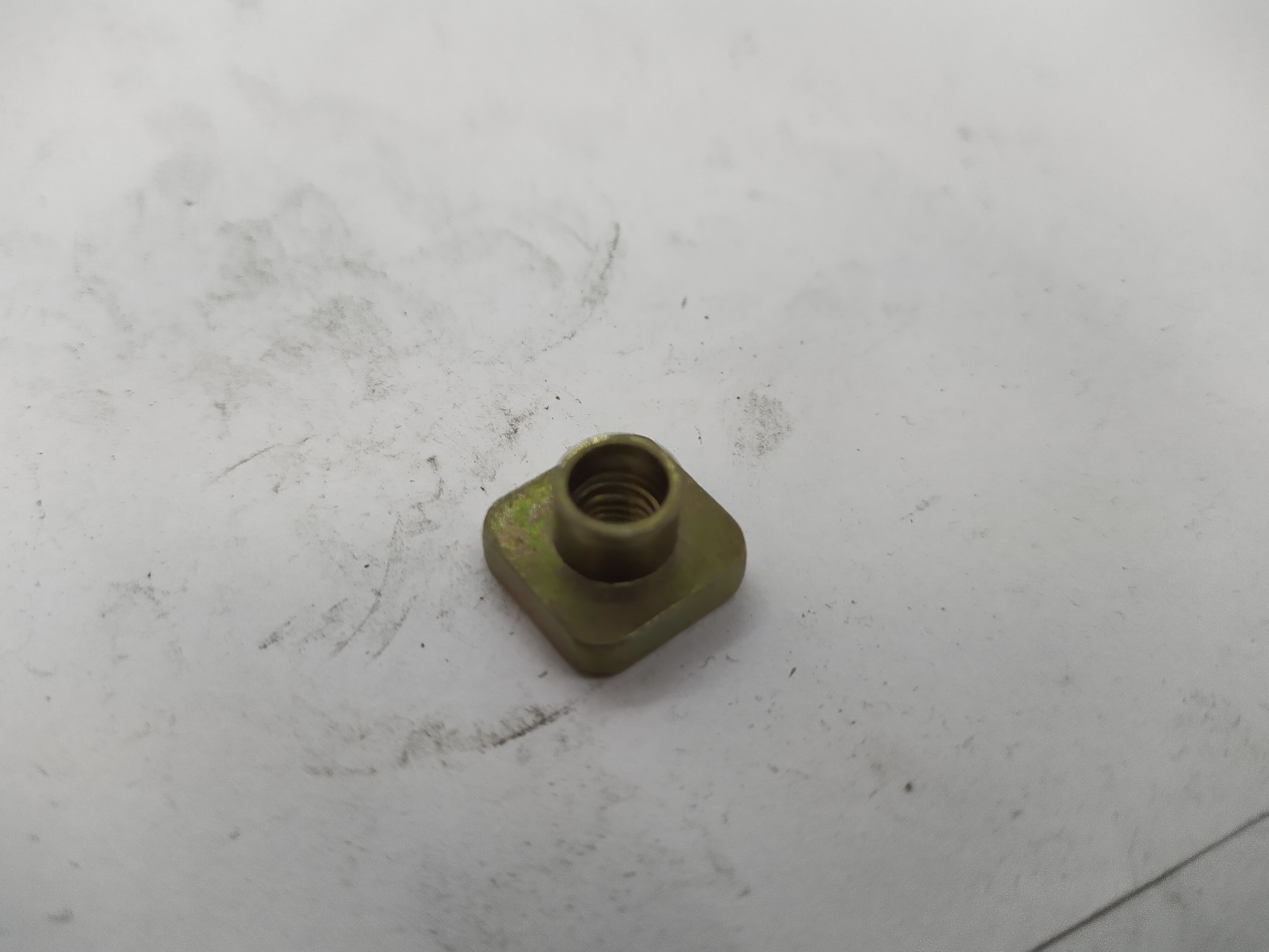 Citroen / Peugeot QUADR MUTTER 693698 NEU NOS