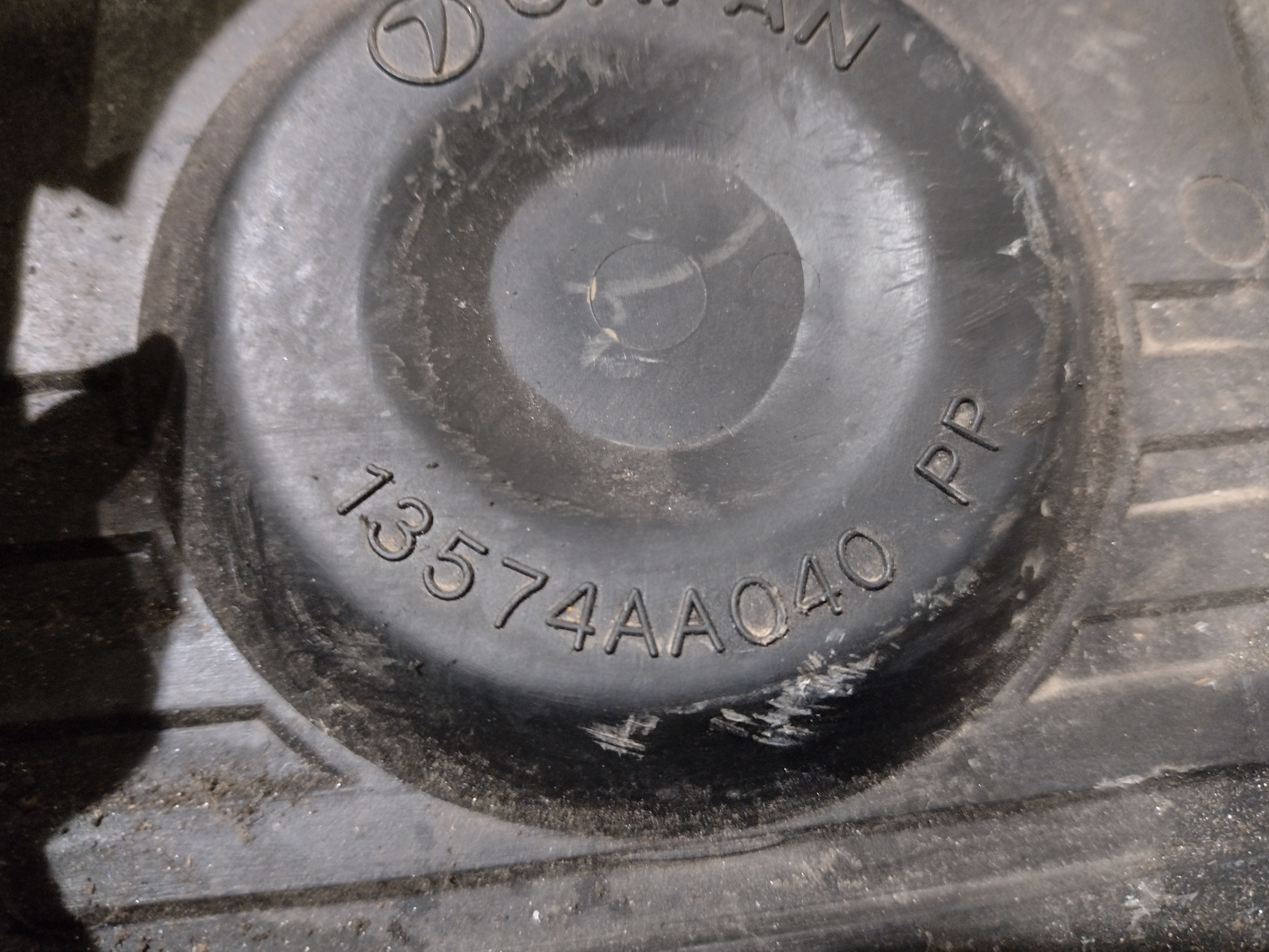 Zahnriemenabdeckung  links für Subaru 13574AA040 
