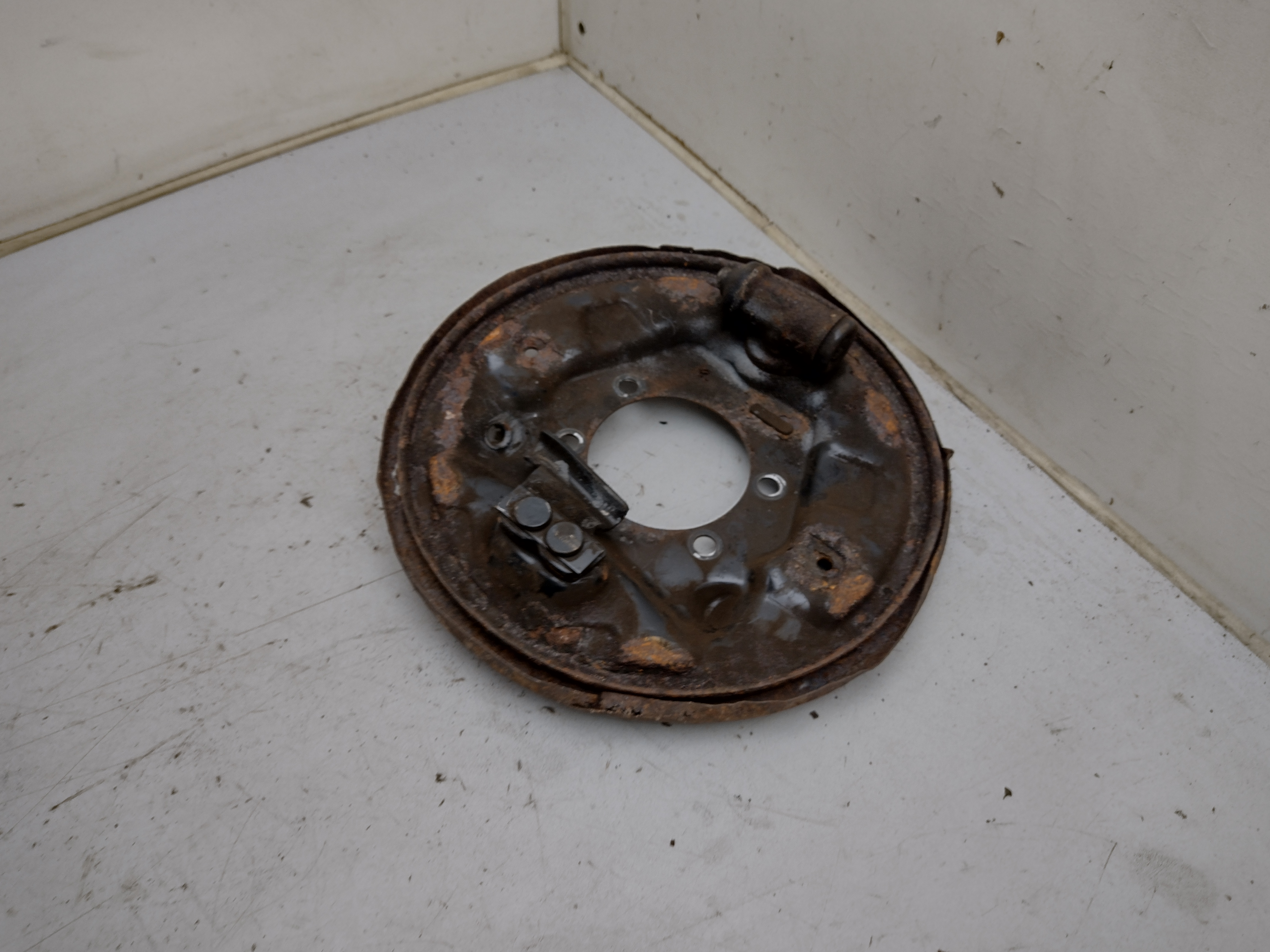 gebrauchtes Ankerblech hinten links für Subaru Impreza 1 GC GF Legacy 1 BC BJF ohne ABS