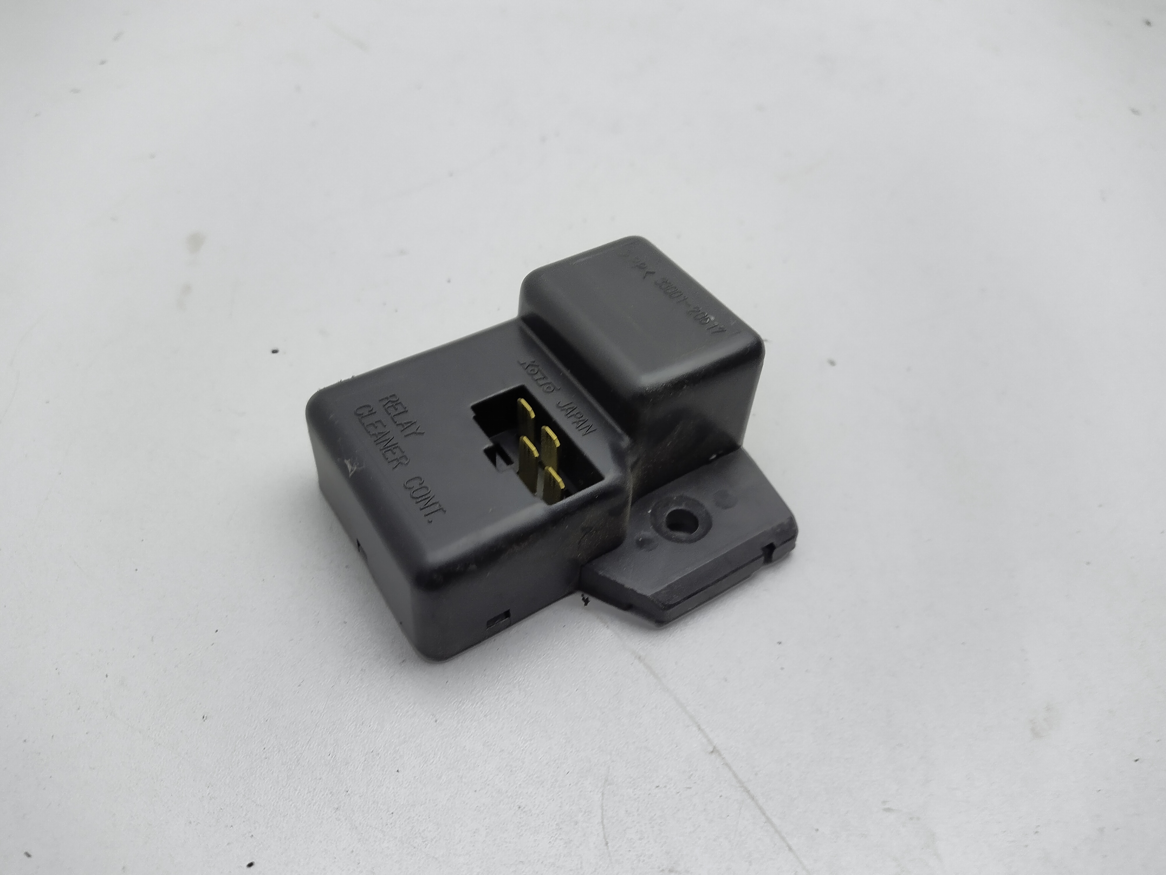 Subaru 33001-20517 RELAY CLEANER CONT.